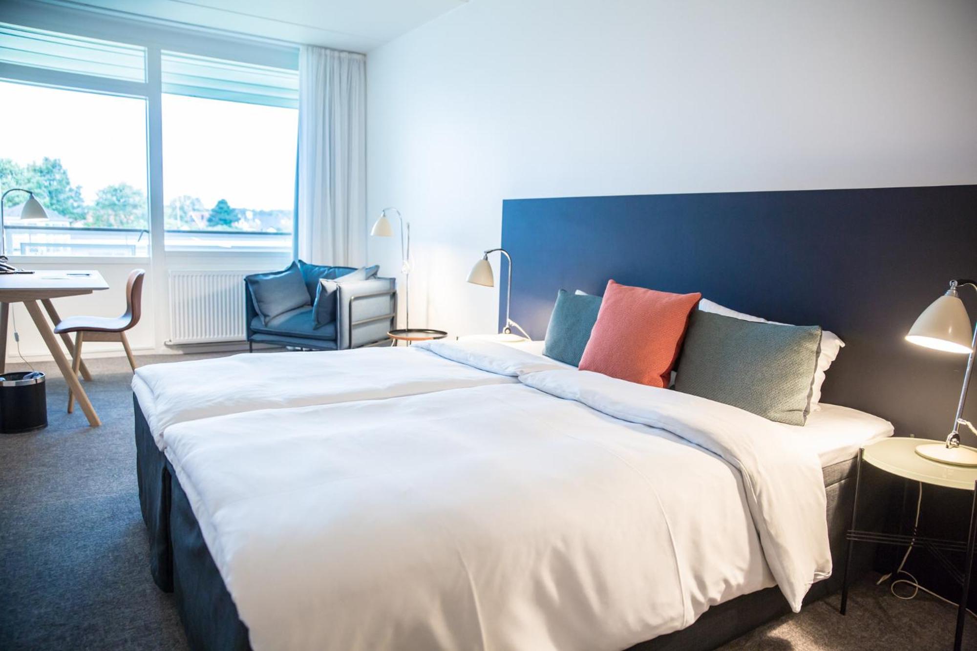 Superior Twin Room with View - Photo 4