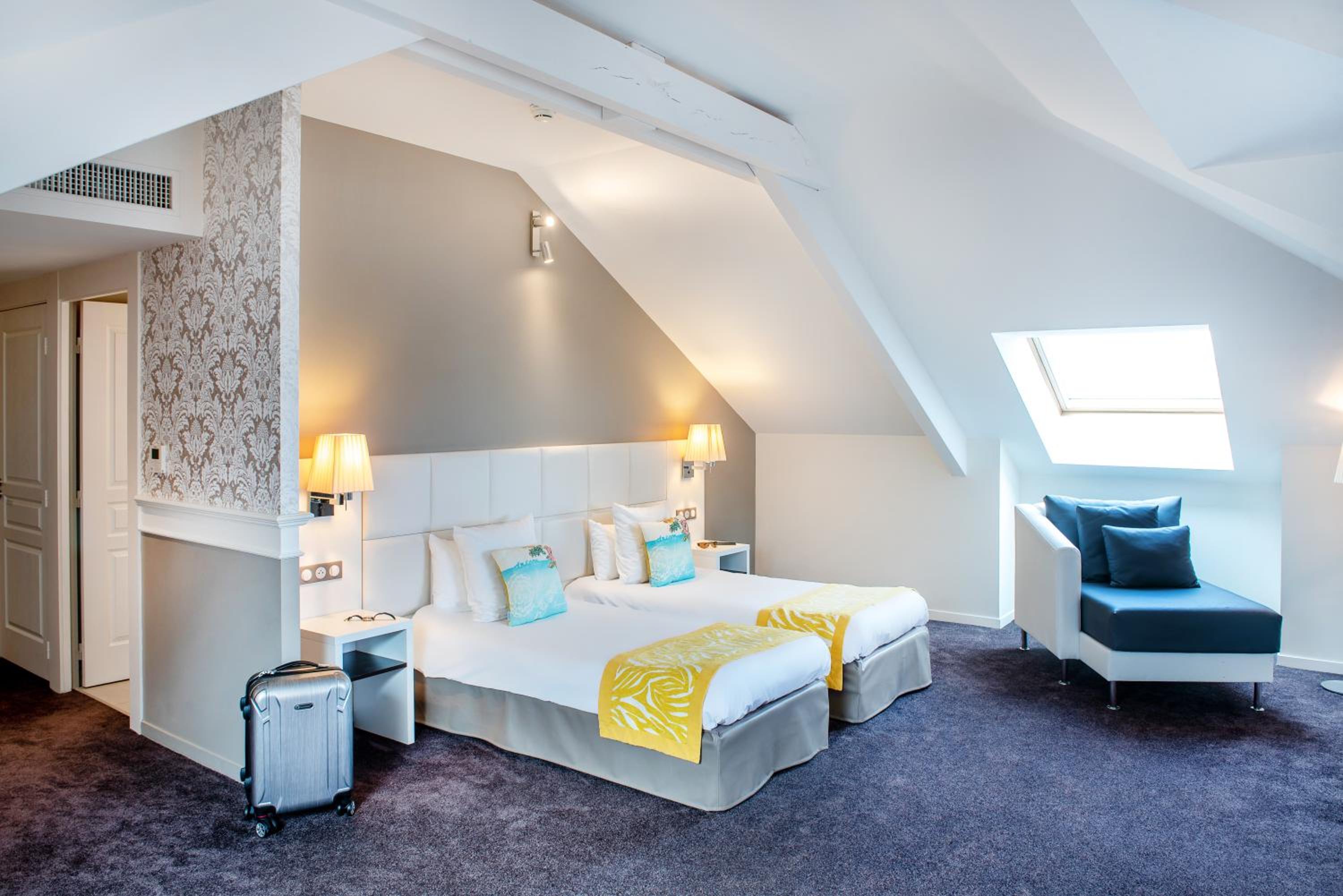 Privilege Suite - Photo 11