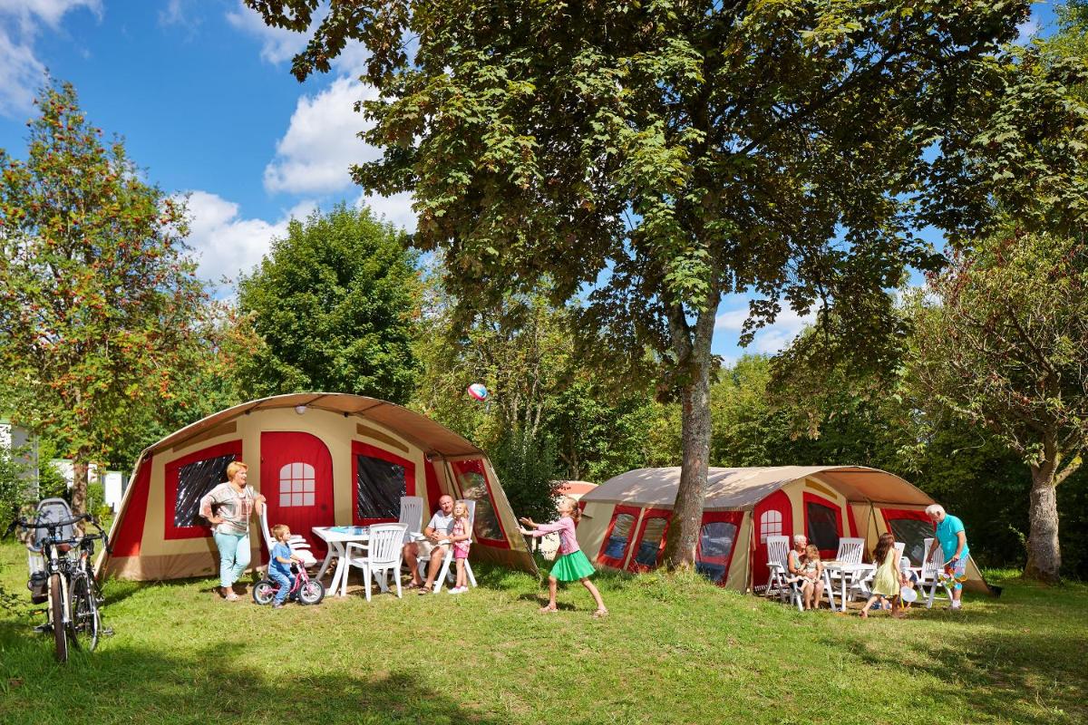 Tent 1 photo 1