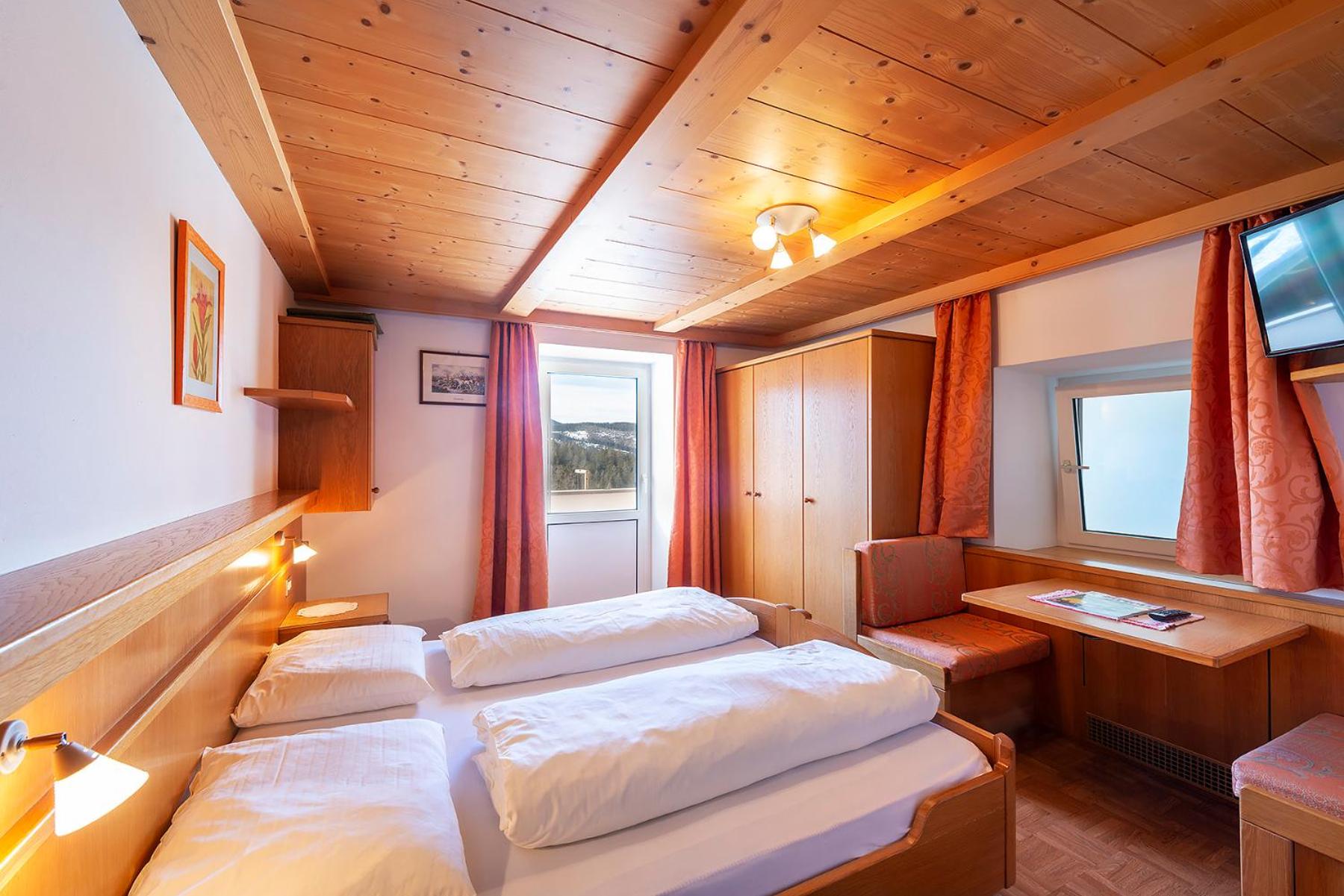 Double Room with Balcony (2 Adults + 1 Child) photo 1