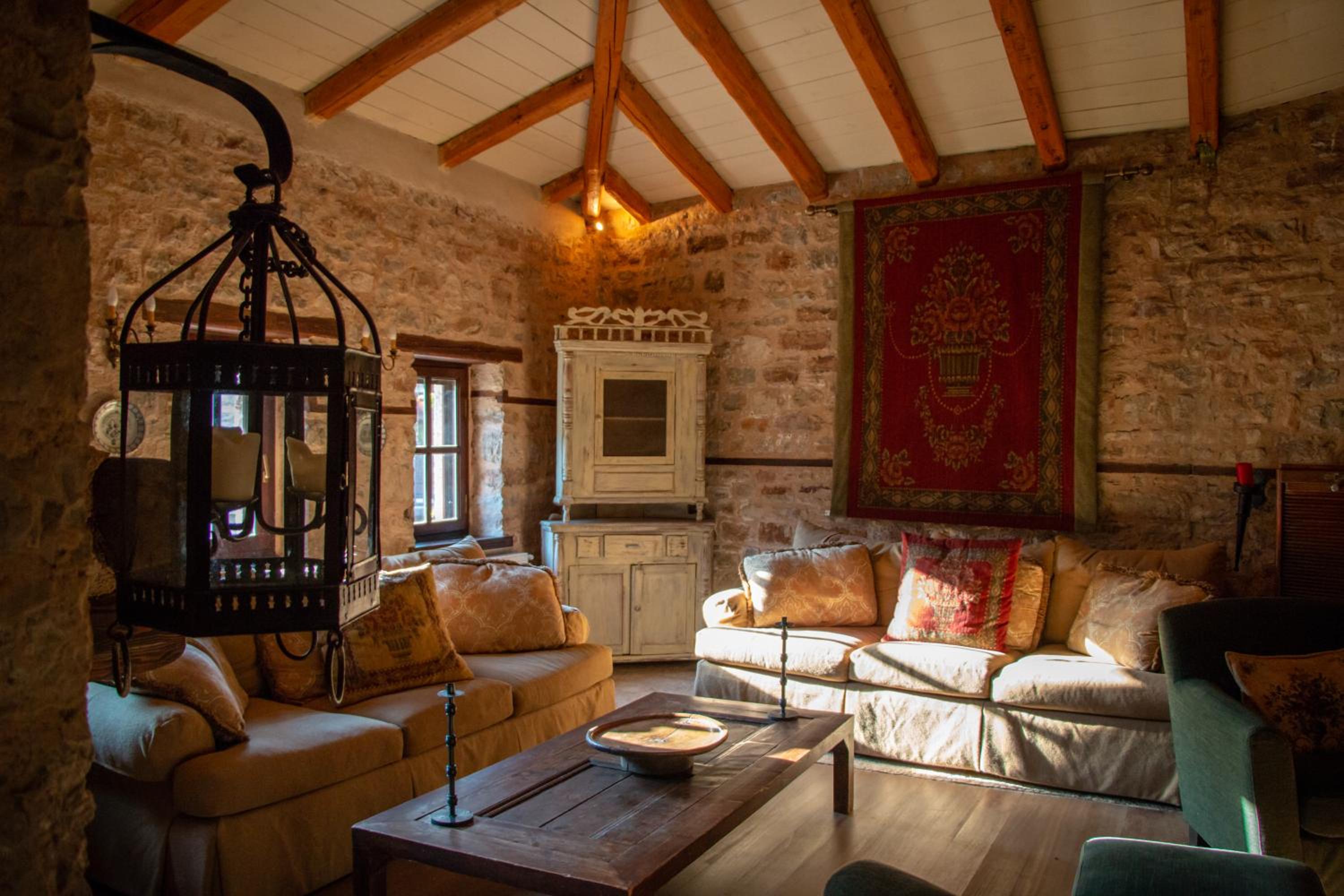 Five-Bedroom House photo 1