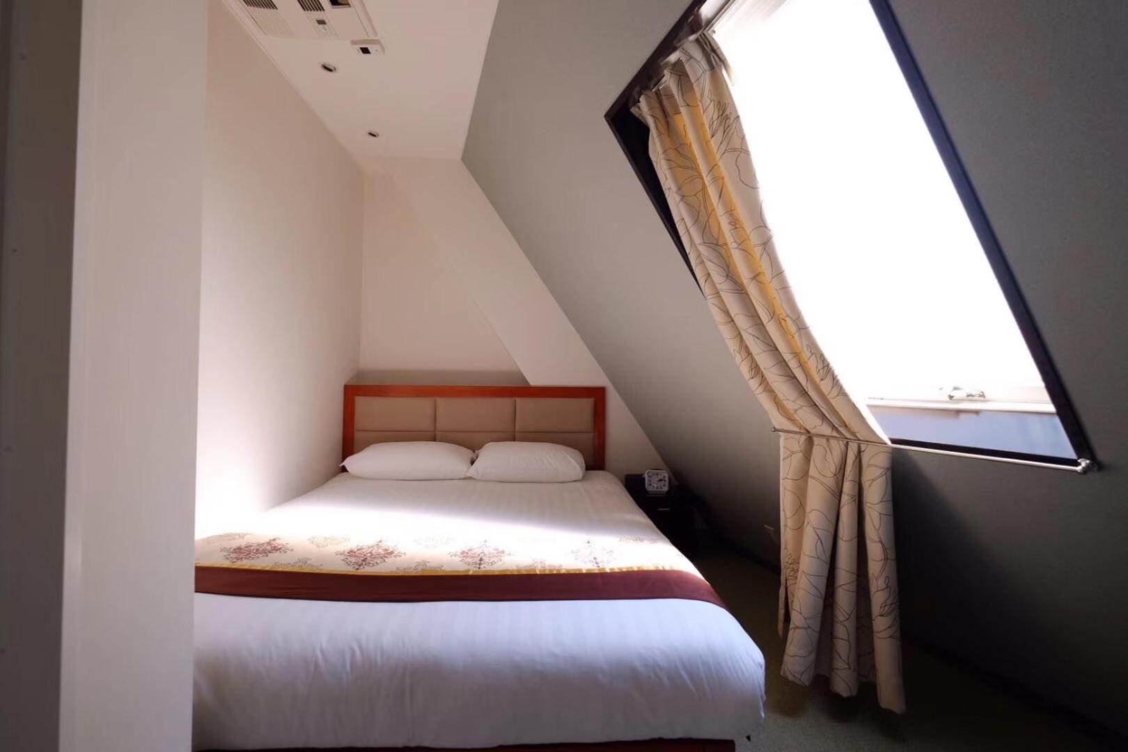 Double Room - Non-Smoking  photo 2