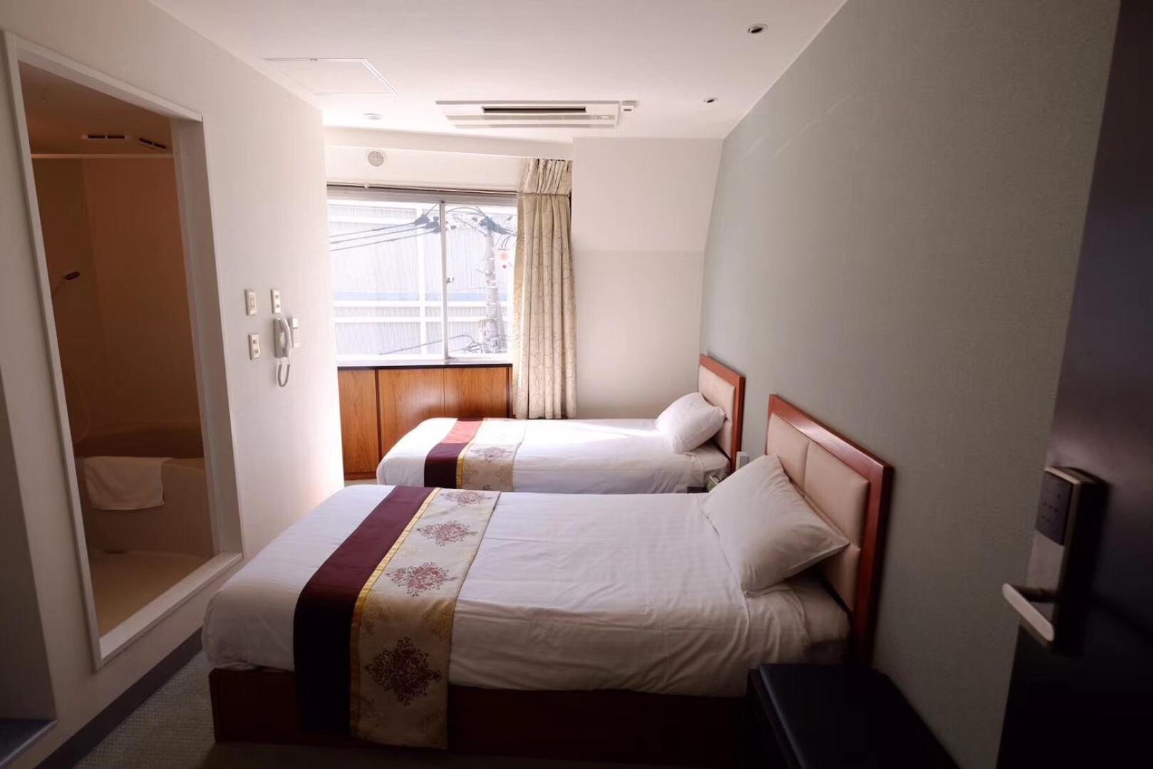 Twin Room - Non-Smoking photo 2