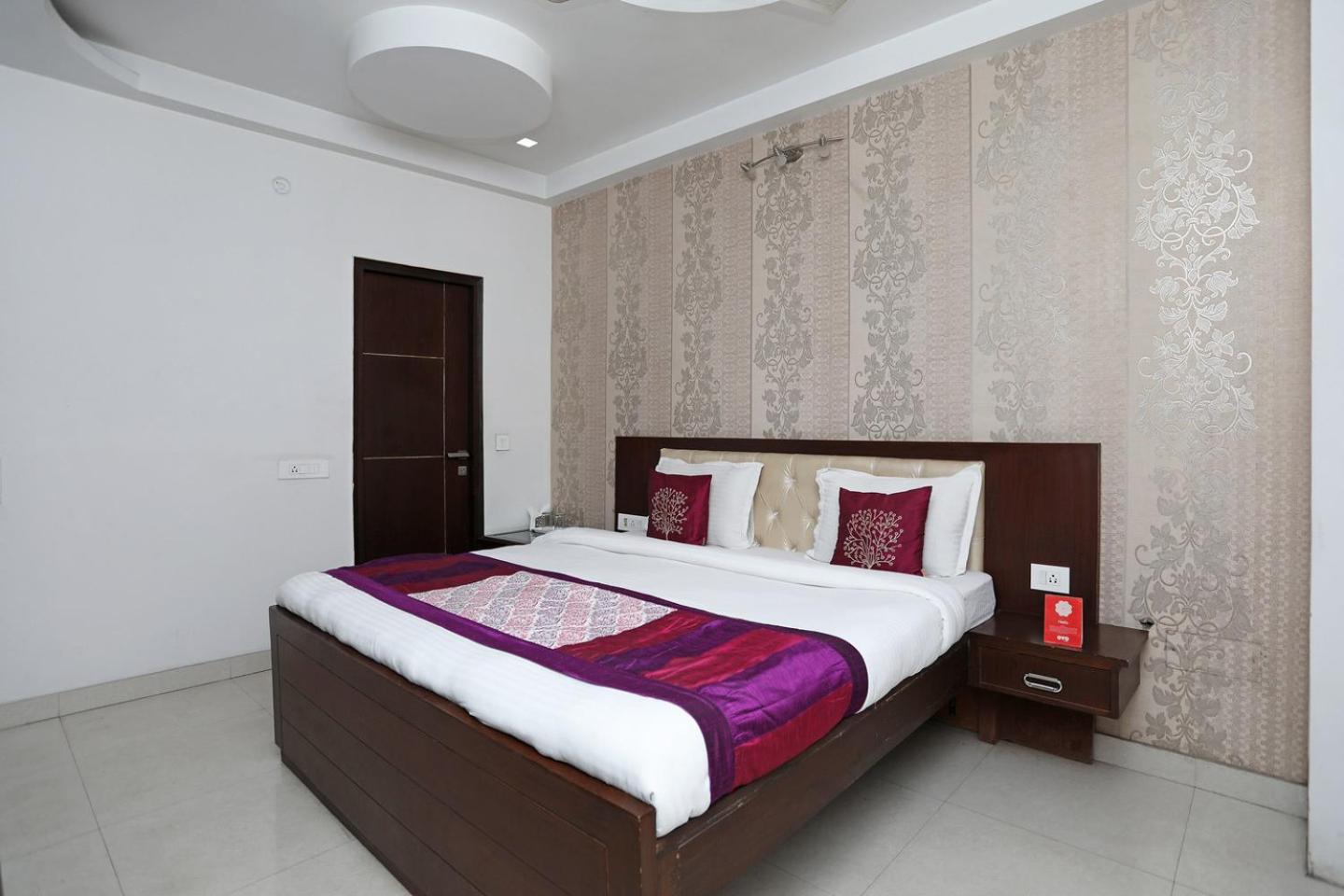 Deluxe Double Room (2 Adults + 1 Child)