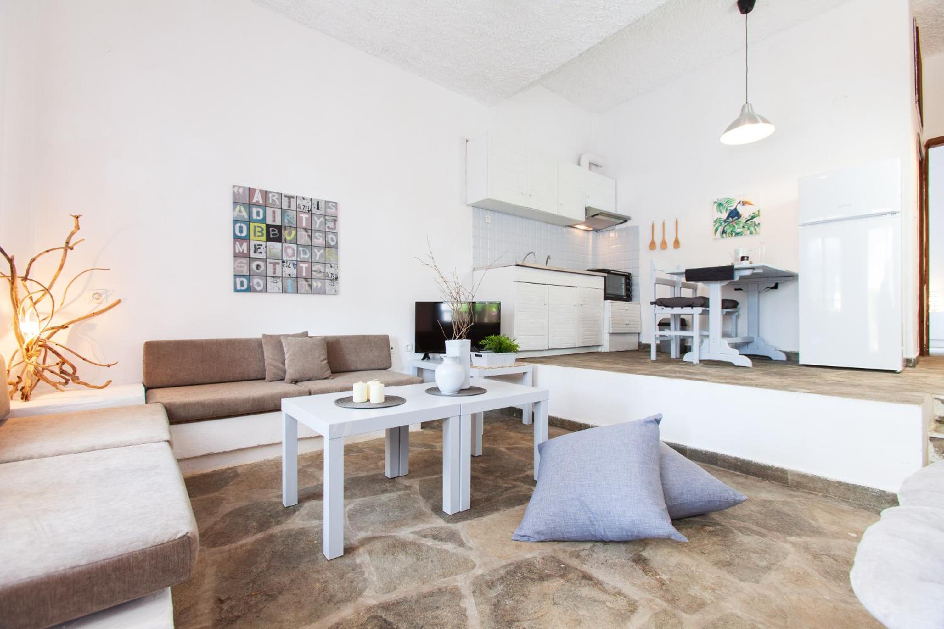 One-Bedroom House photo 1
