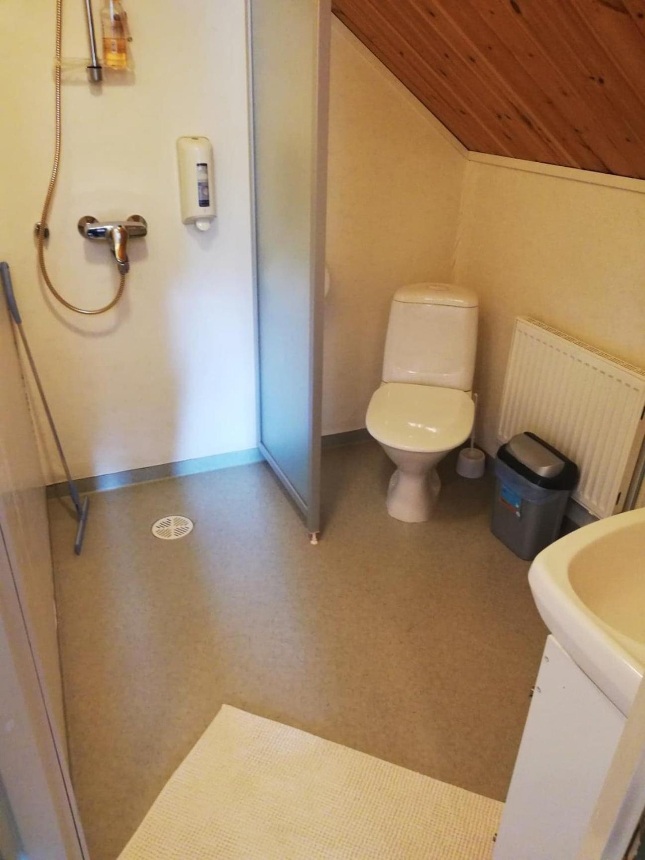 Double Room with Private Bathroom - Photo 2