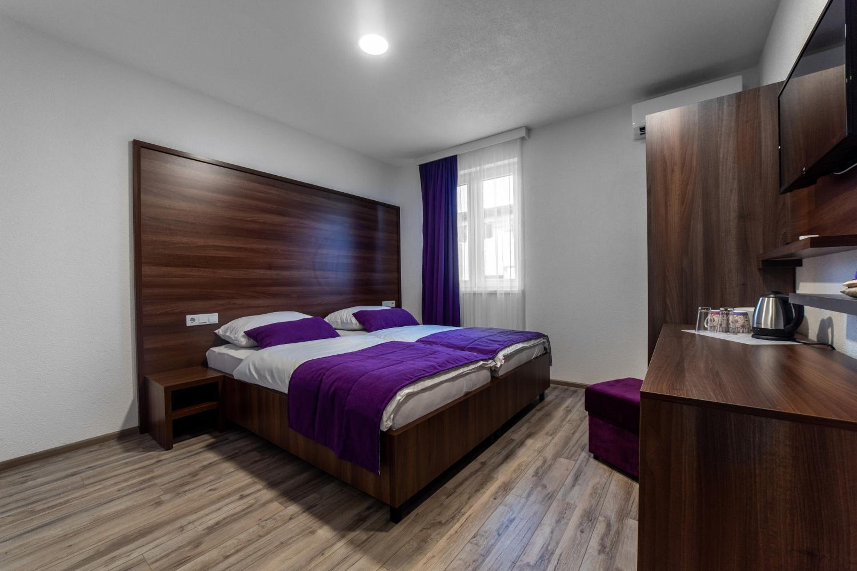 Deluxe Double Room (2 Adults + 1 Child) photo 2