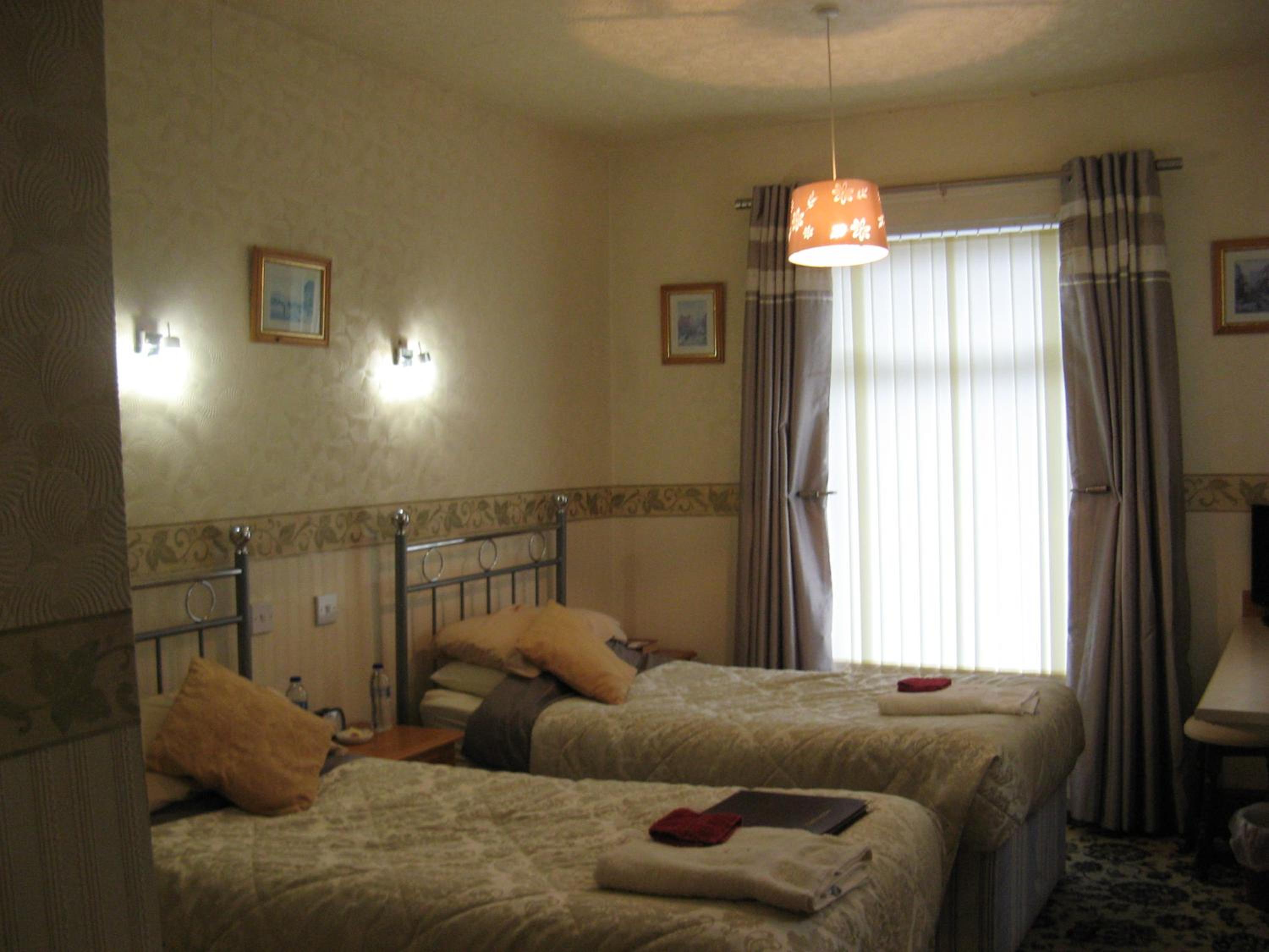 Twin Room with Shower