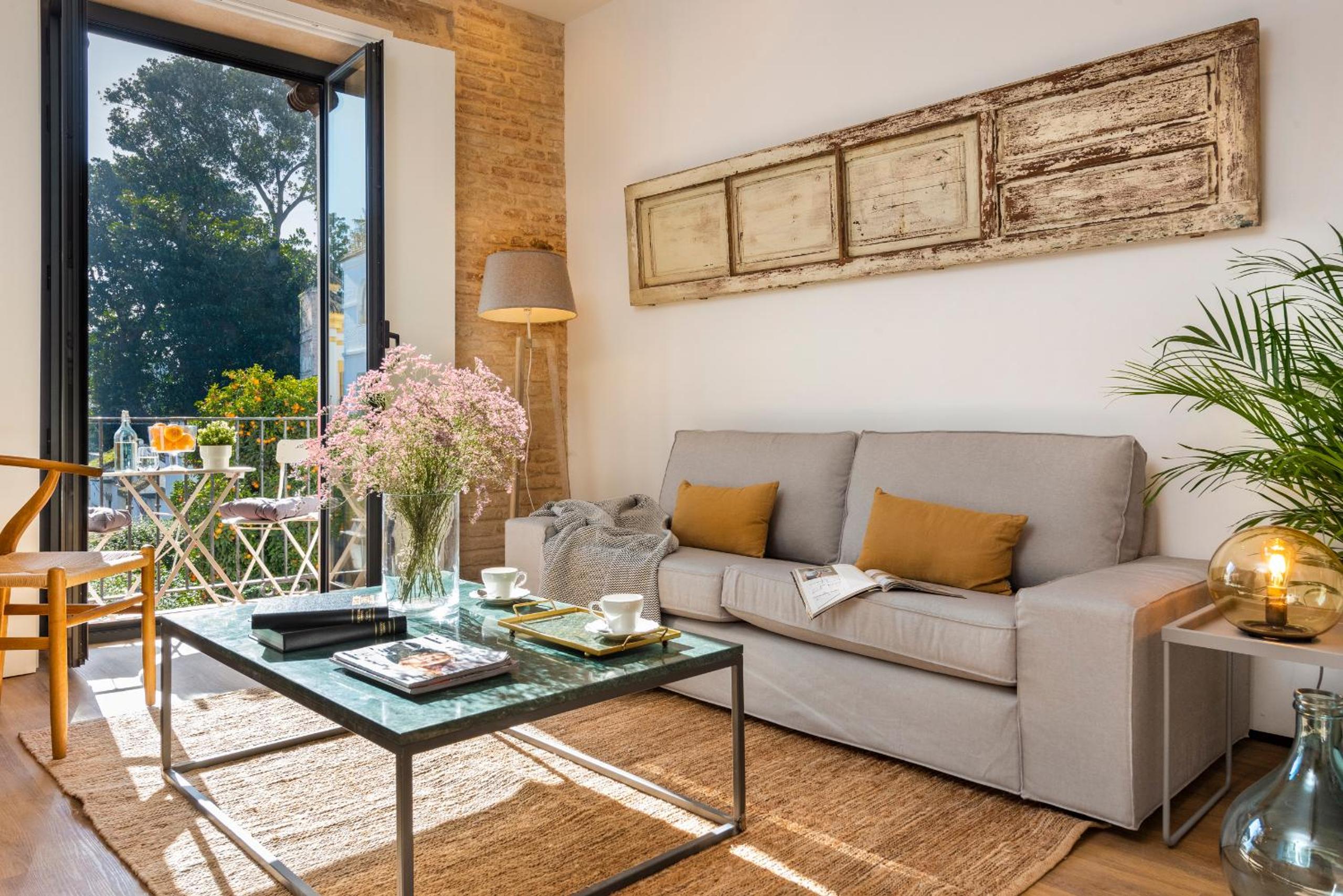 Apartamento de tres habitaciones con balcón