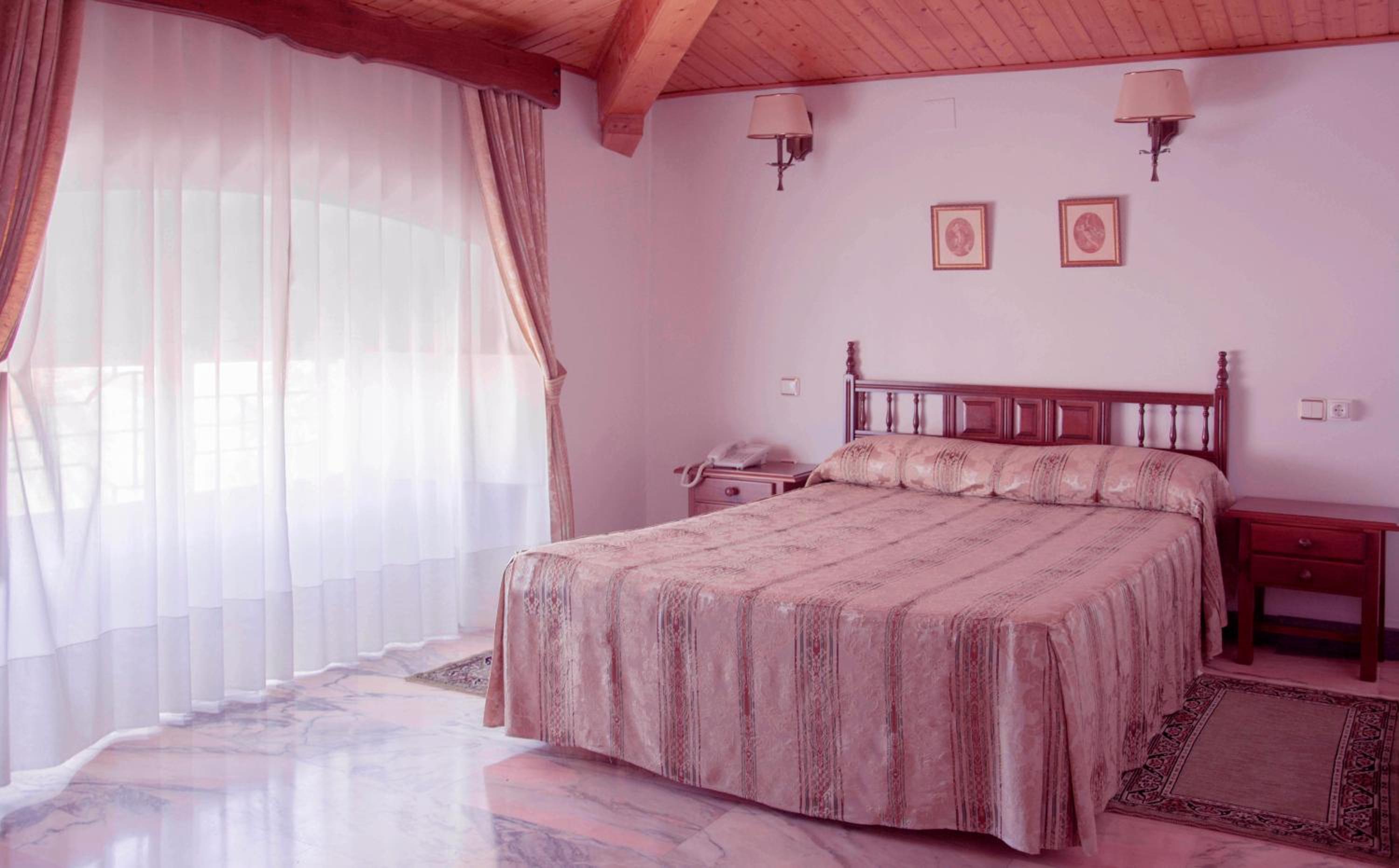 Habitación Doble con cama de 135cm.