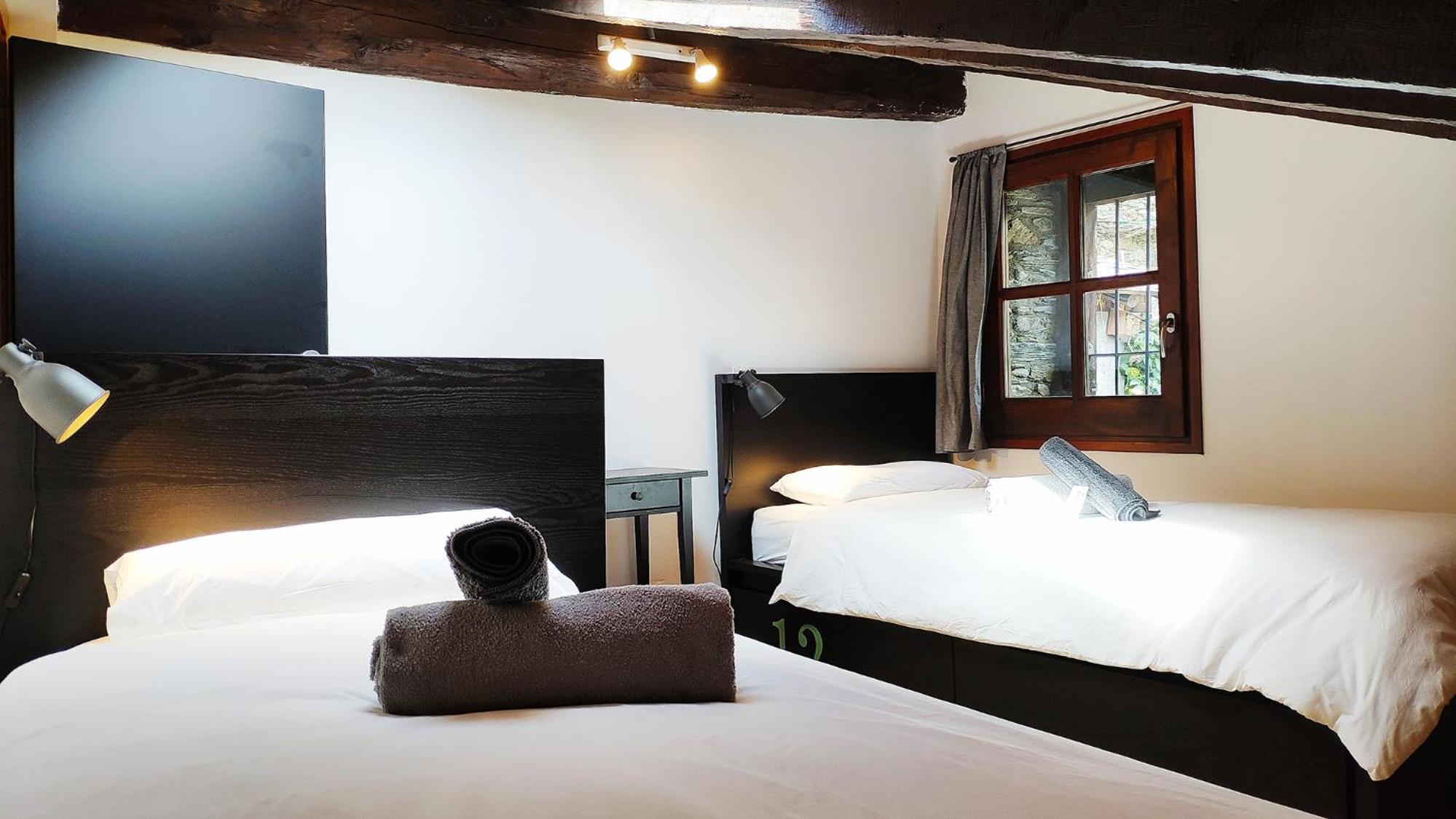 Single Bed In Dormitory Room photo 3