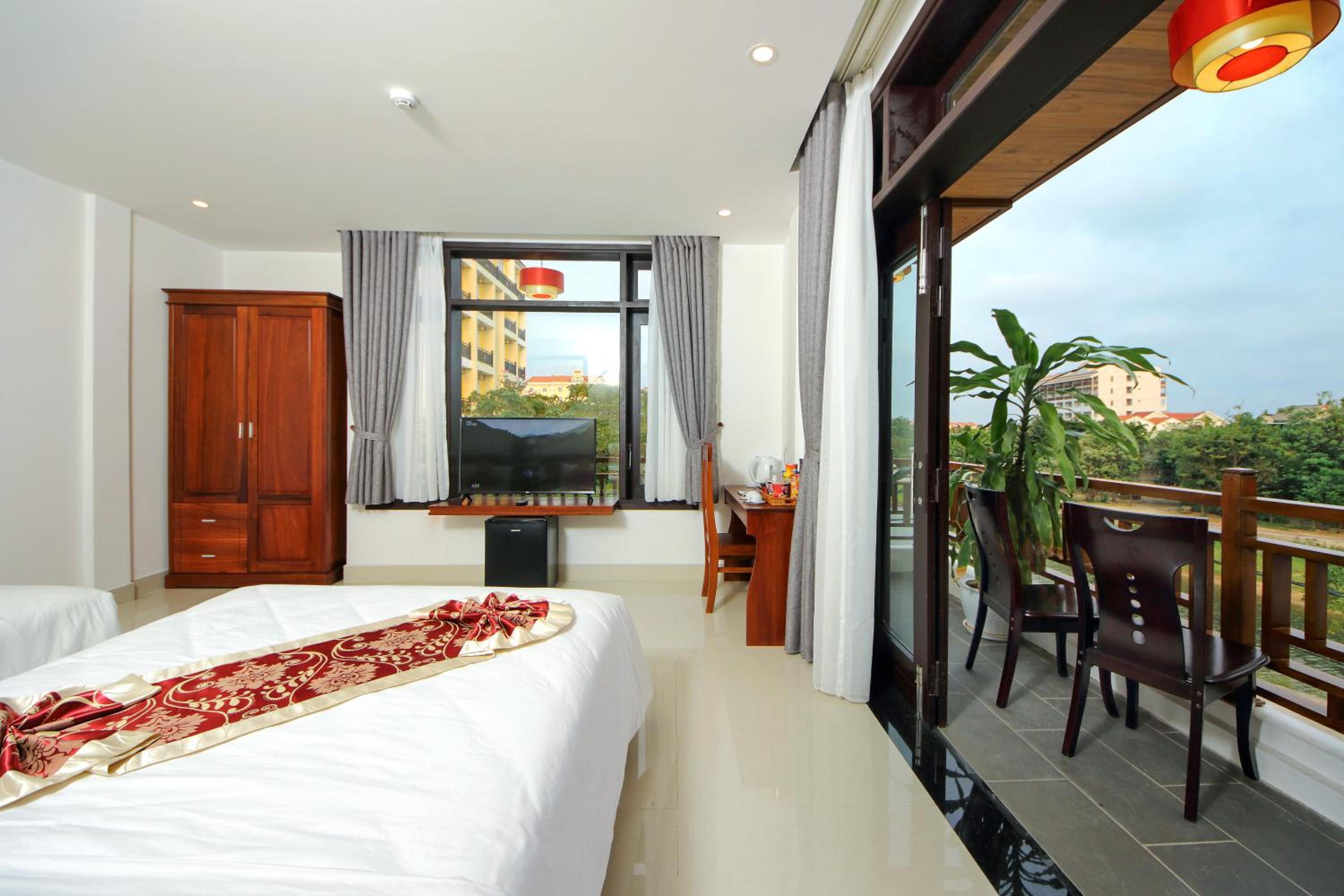 Twin Room with View