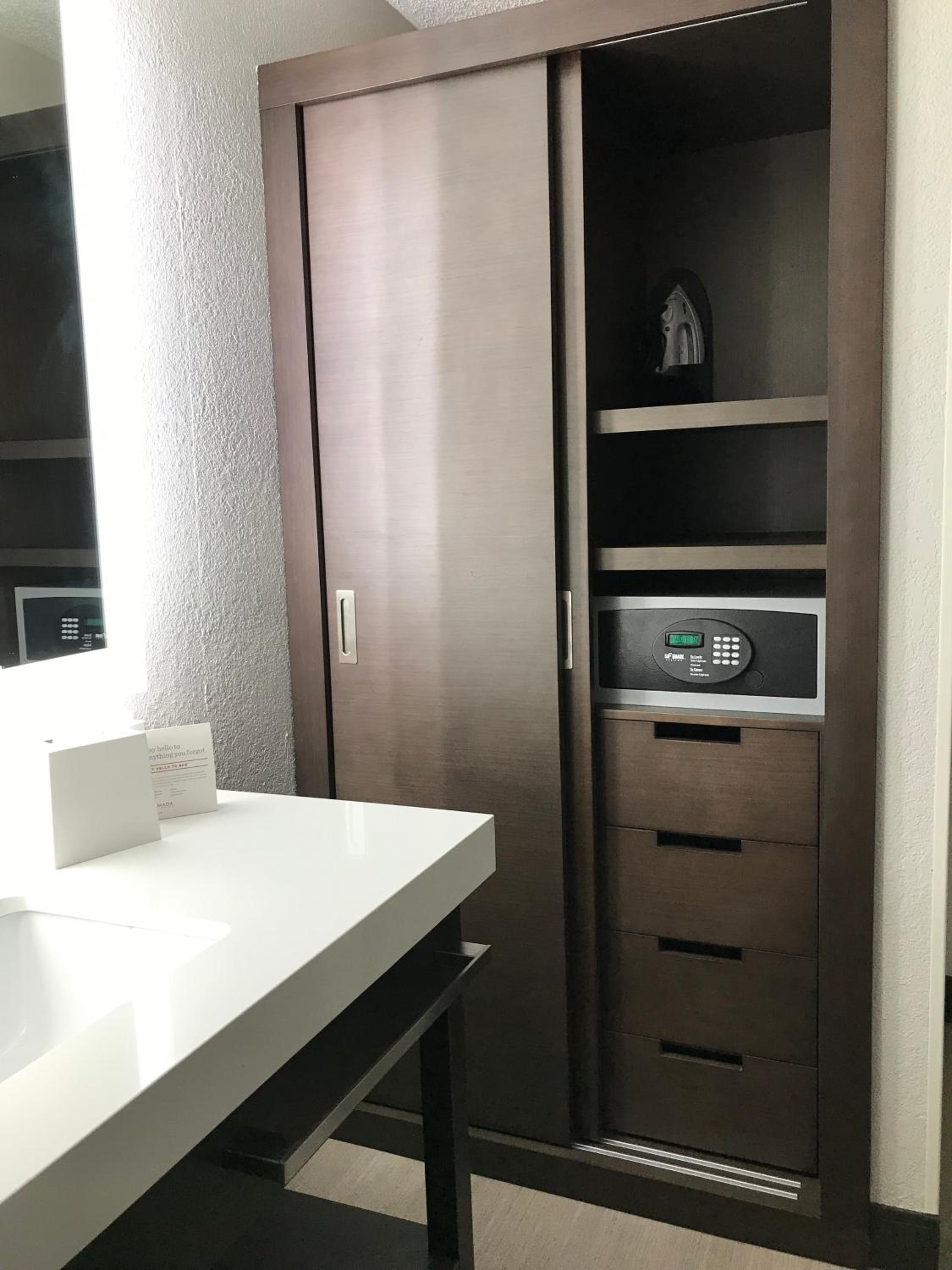 King Studio Suite - Non-Smoking