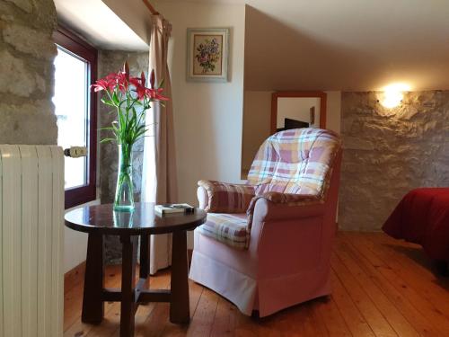 Standard Twin Room with Mountain View
