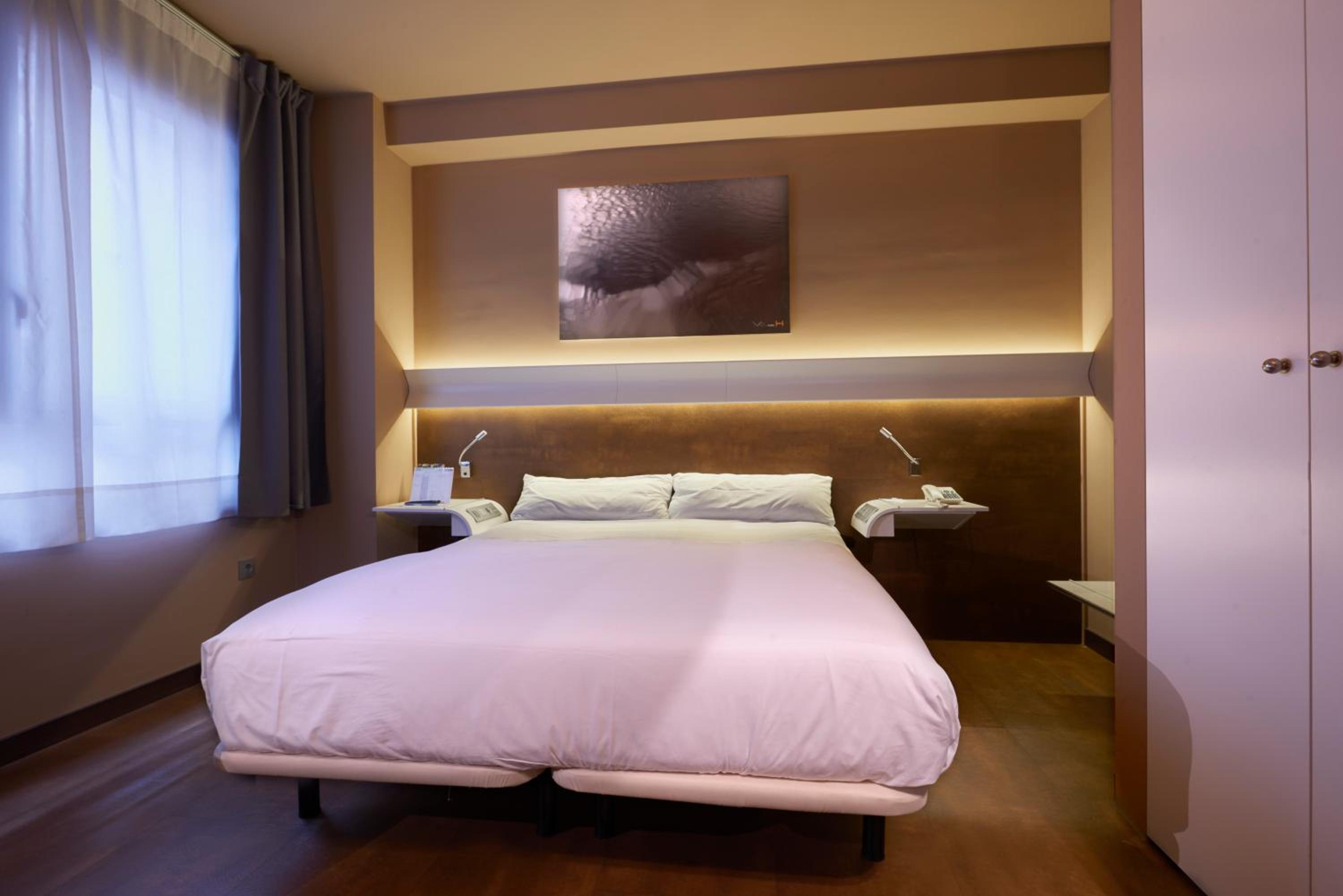 Deluxe Room - Photo 1
