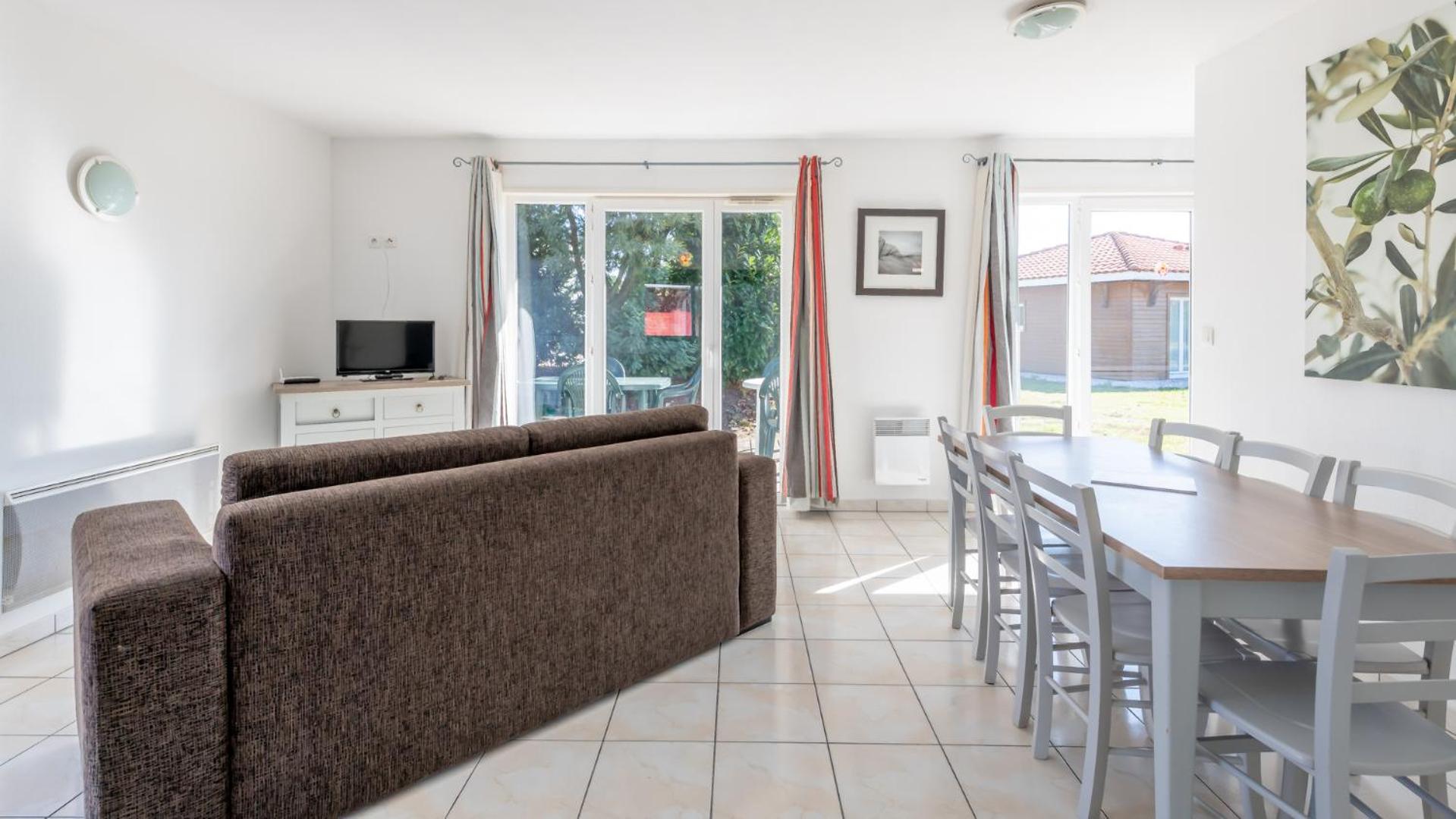 Three-Bedroom Villa (8 adults) disability access photo 3
