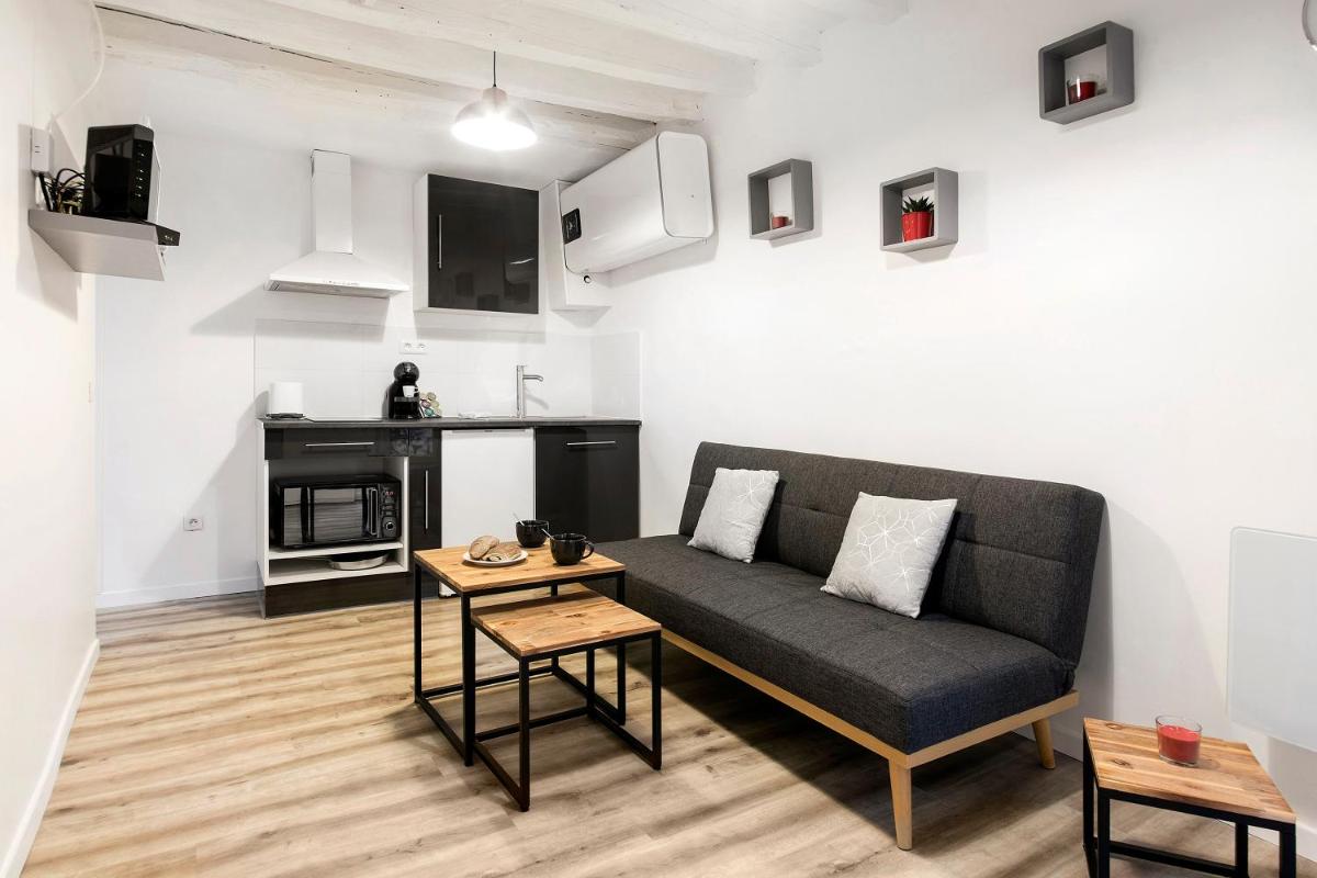 One-Bedroom Apartment photo 1