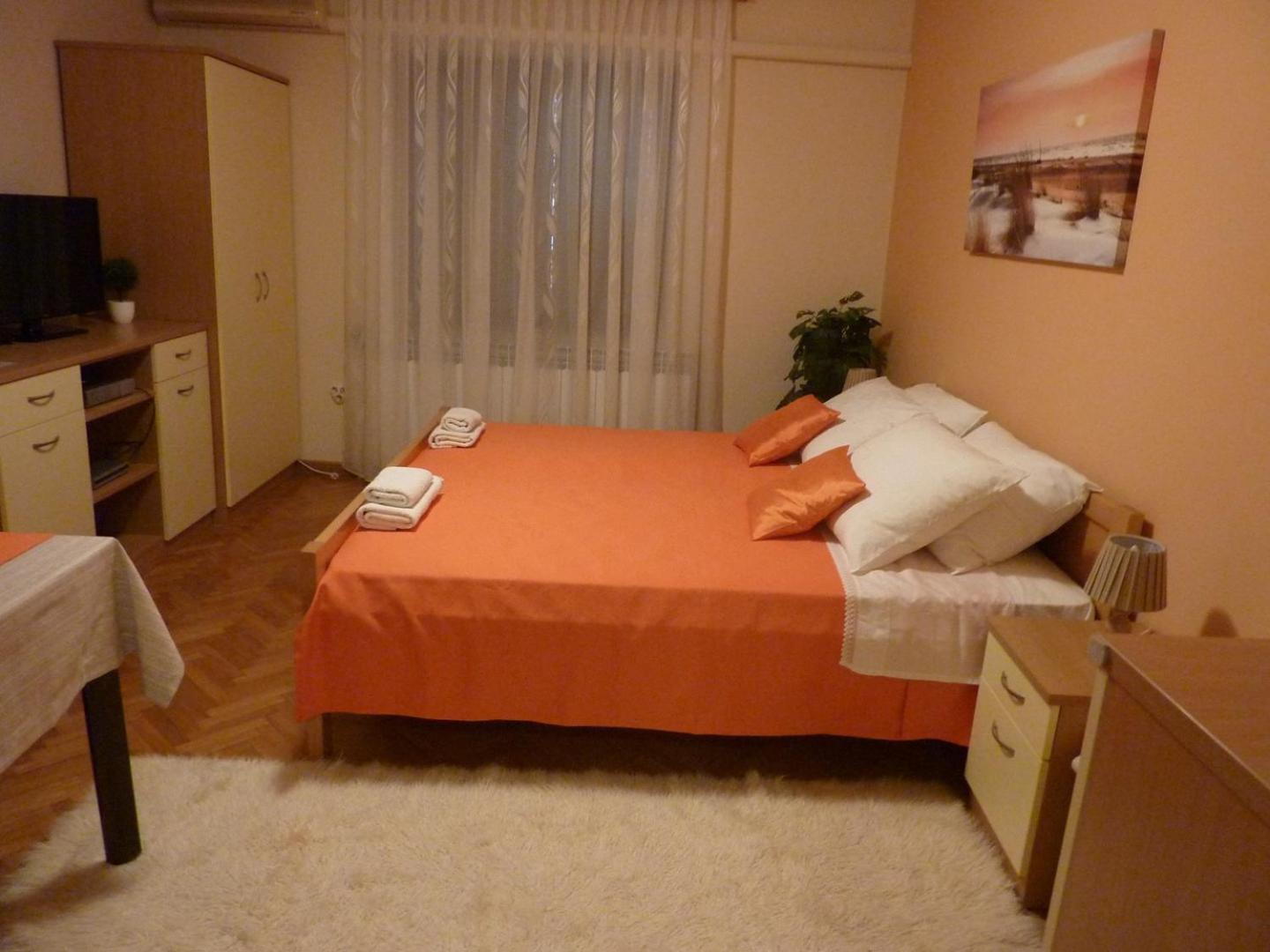 Apartment photo 1