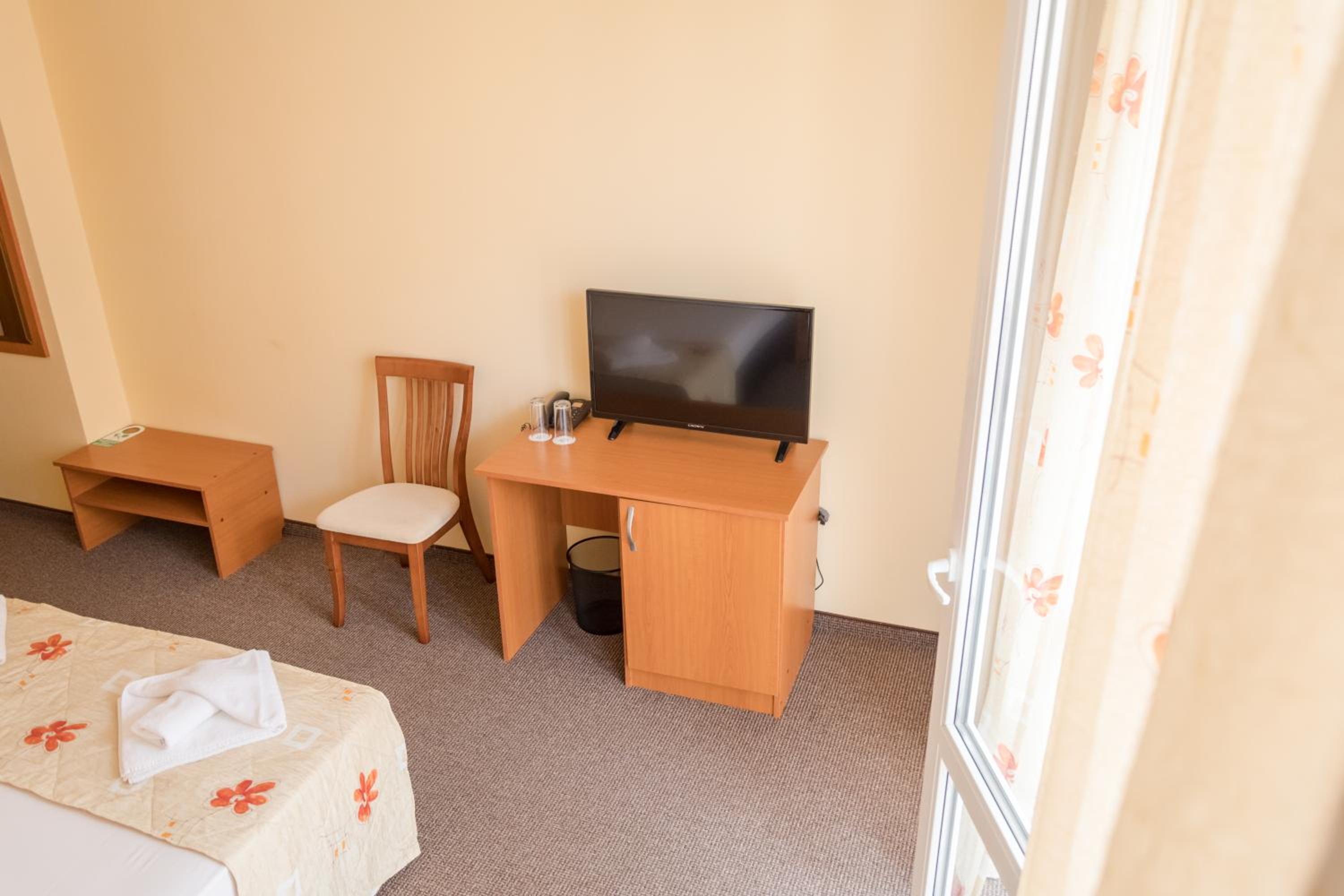 Double or Twin Room with Balcony photo 3