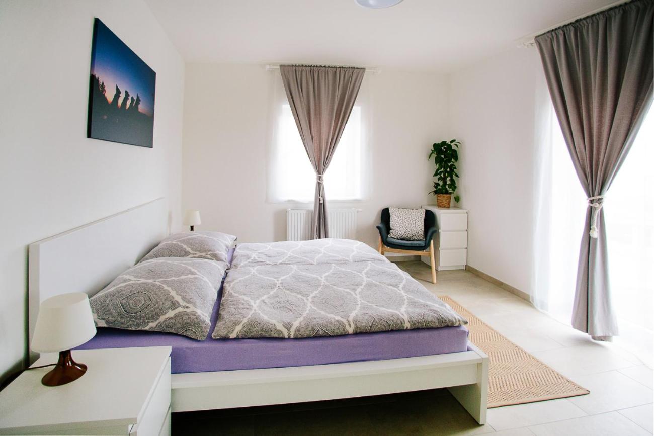 One-Bedroom Apartment - Photo 4