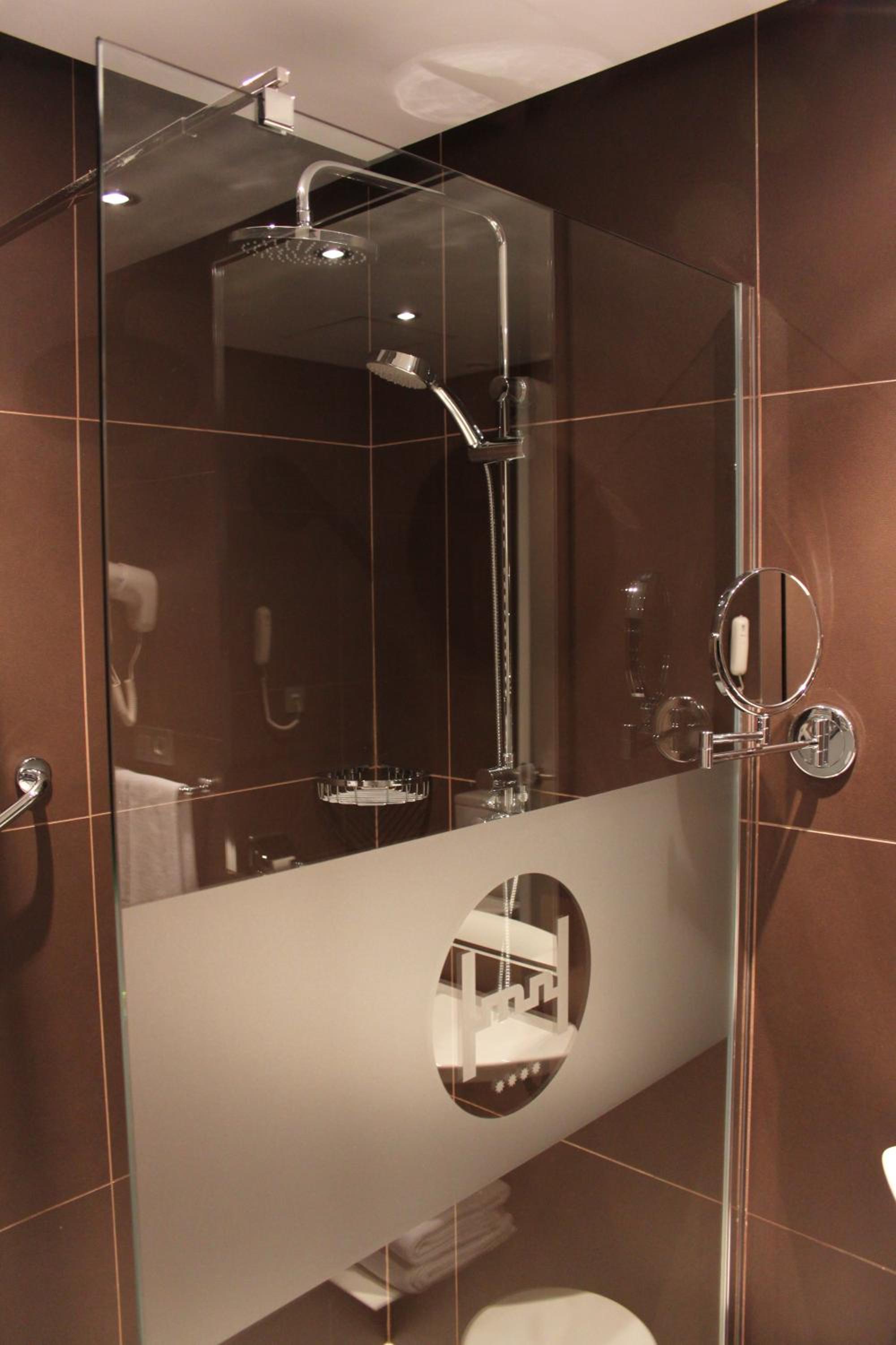 Twin Room - Photo 5