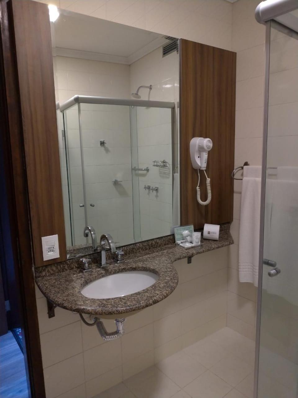 Queen Room photo 3