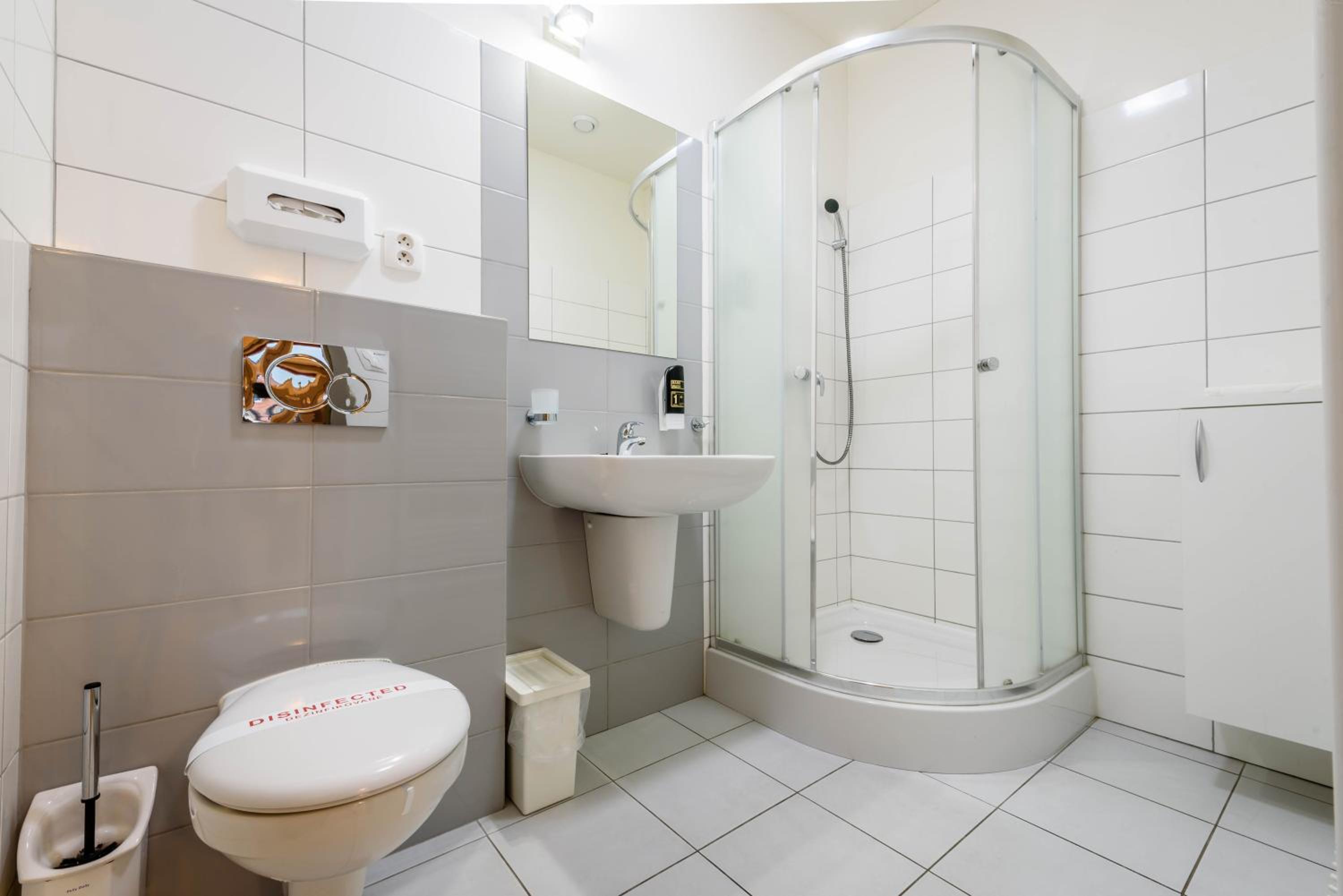 Studio Apartment - Photo 2
