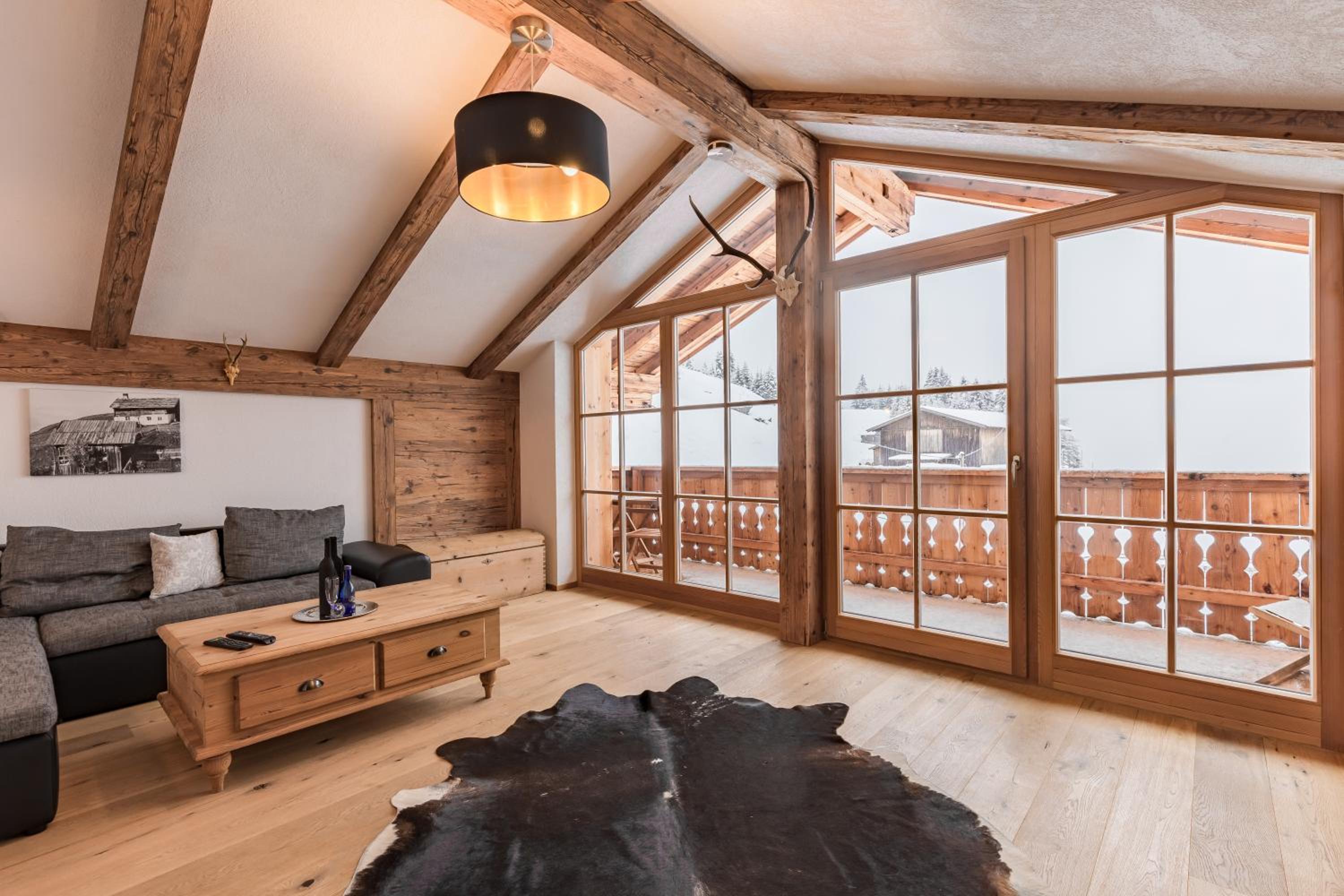 Apartment with Mountain View photo 1