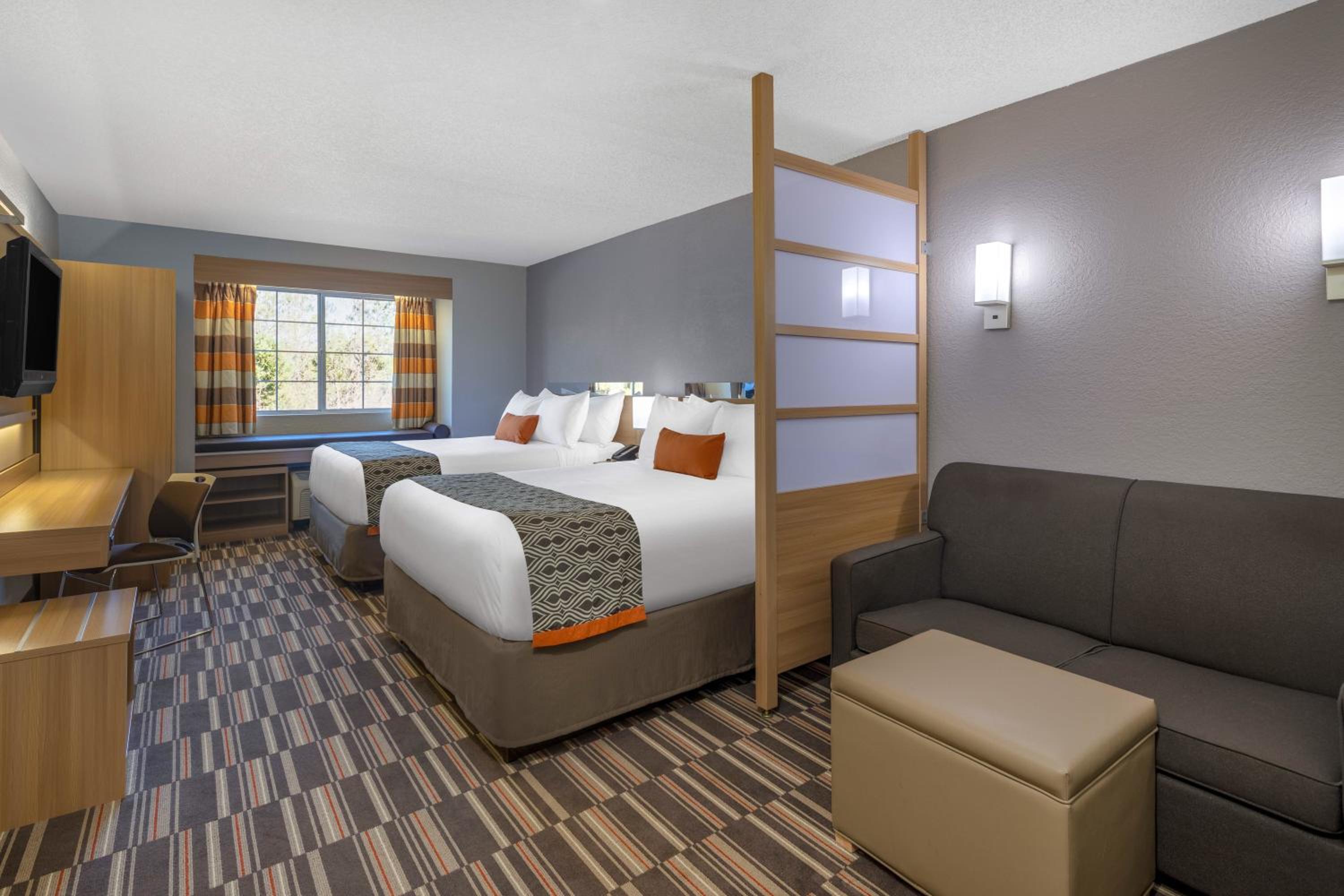 Queen Studio Suite with Two Queen Beds - Non-Smoking - Photo 1
