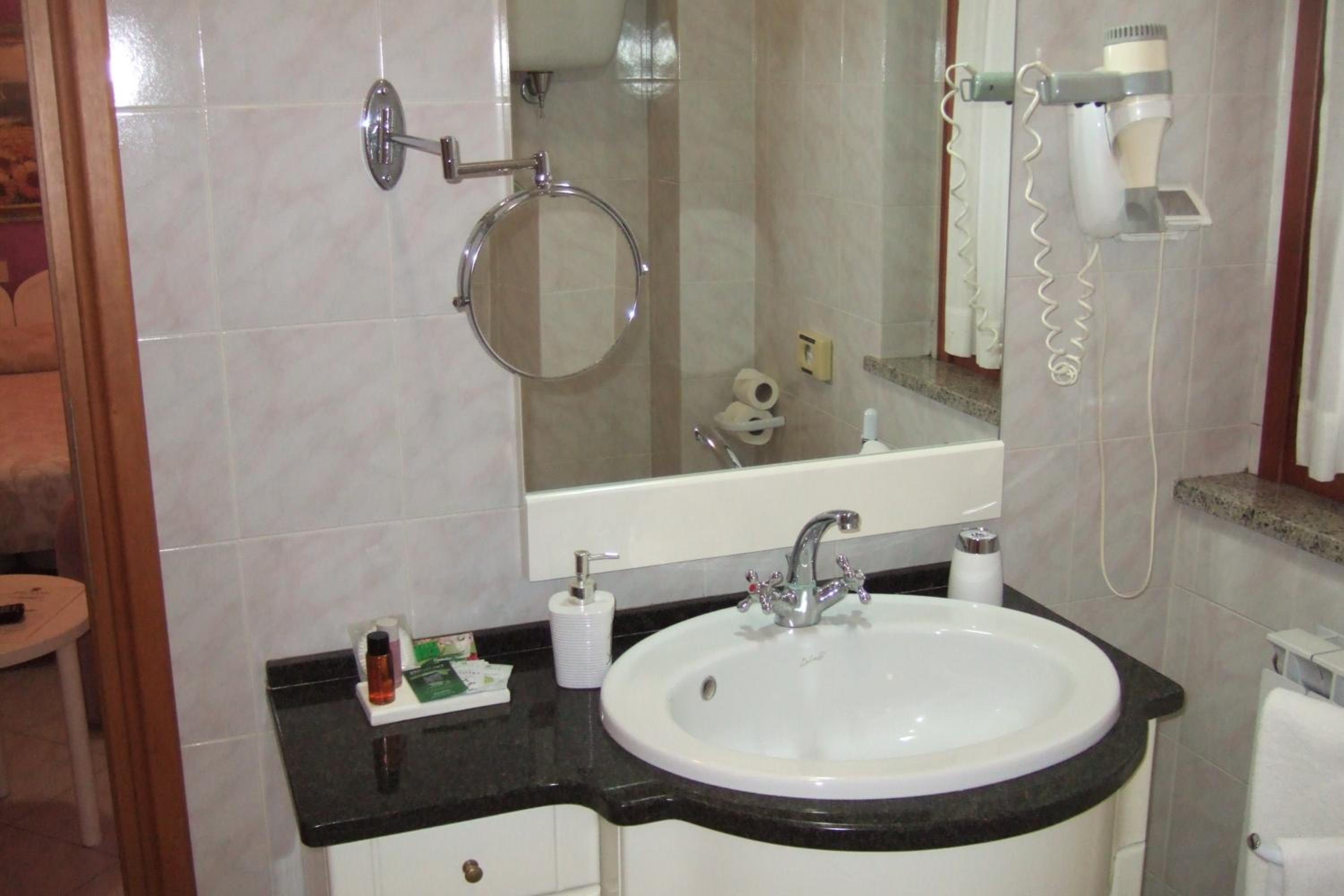 Superior Quadruple Room photo 2
