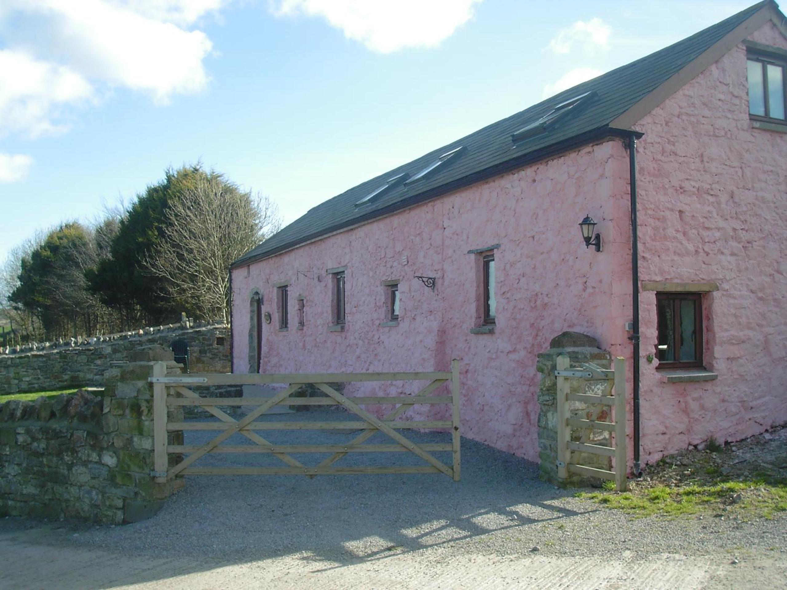 Three-Bedroom House photo 3