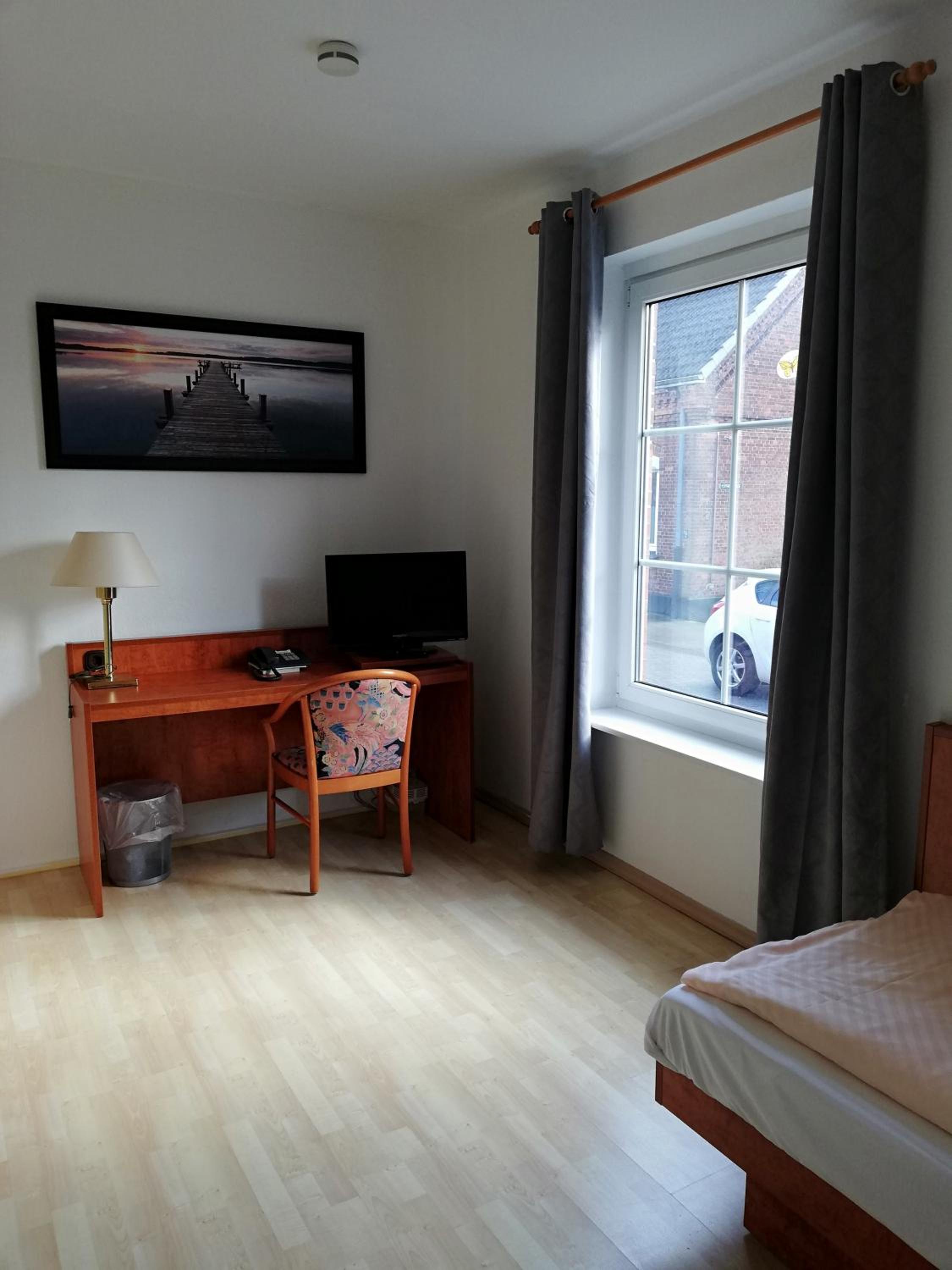 Single Room photo 2