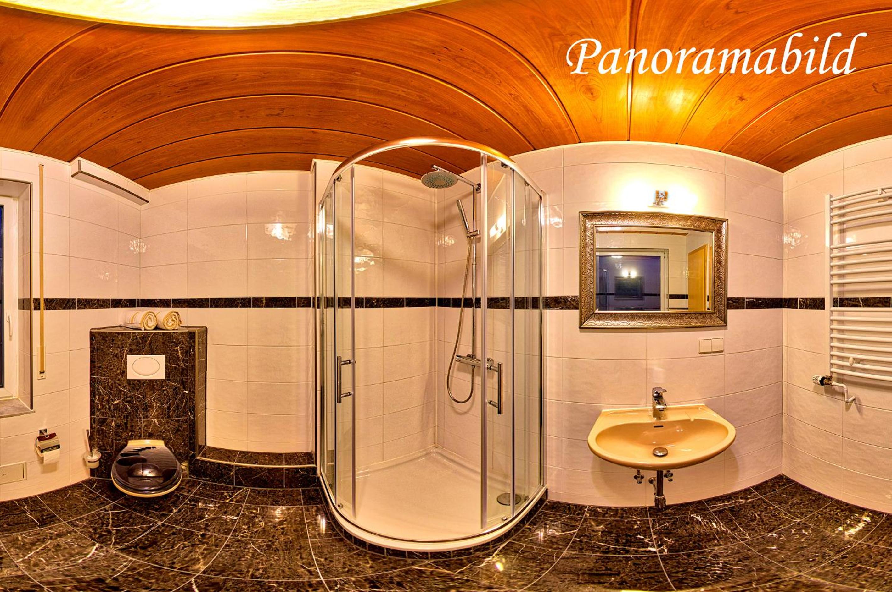 Double Room with Private Bathroom - Photo 9
