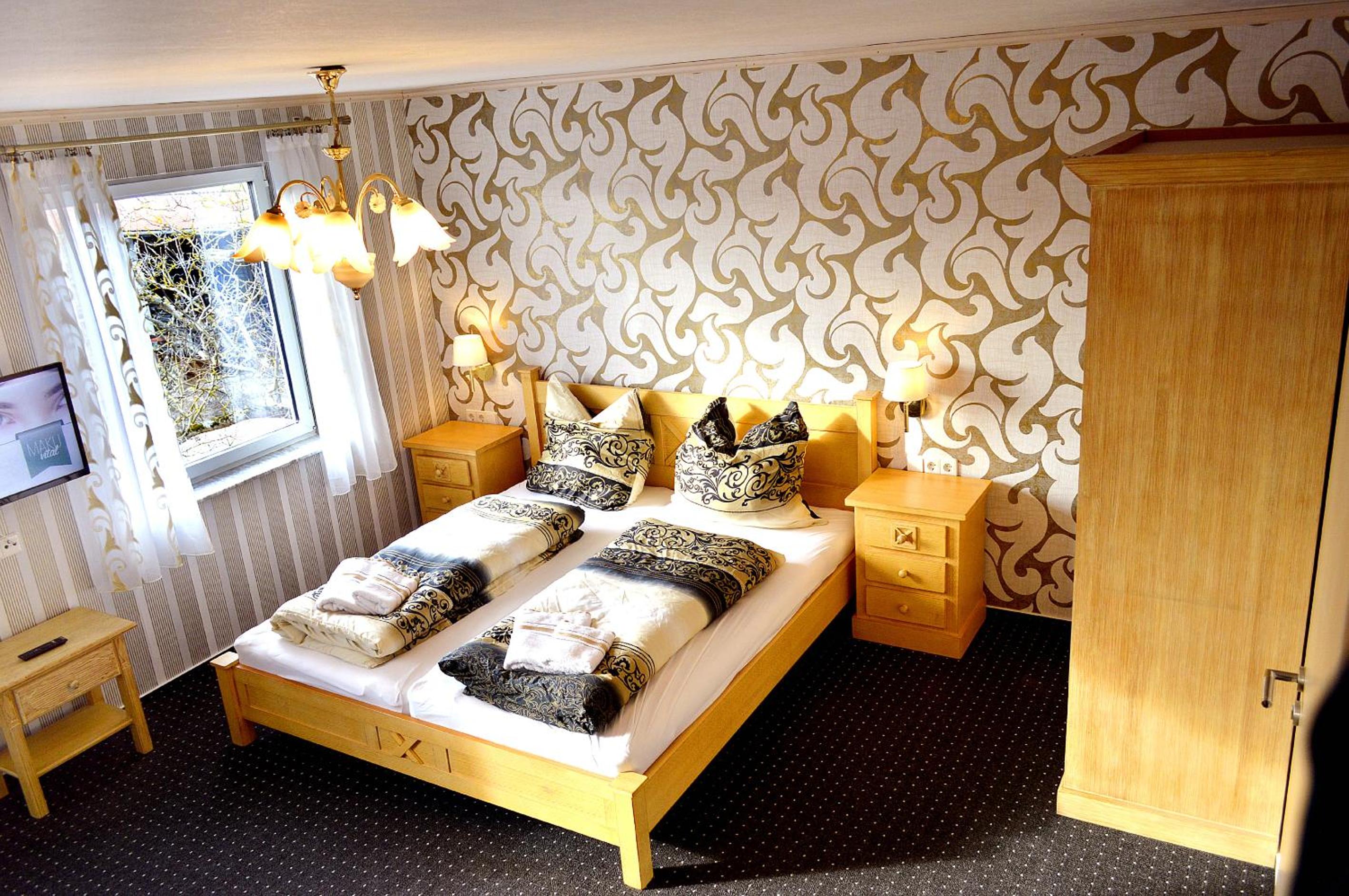 Double Room with Private Bathroom - Photo 2