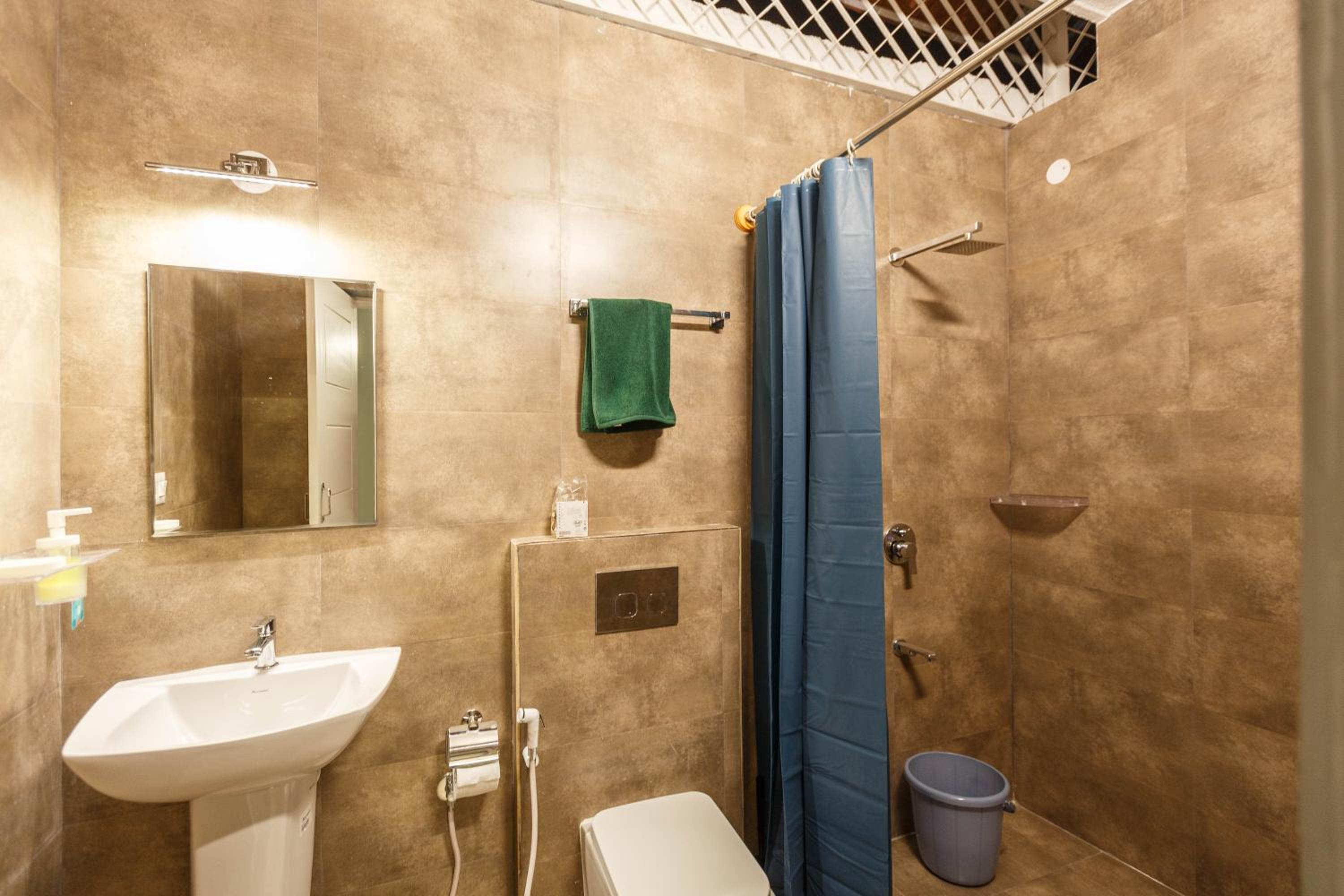 Deluxe Double Room with Shower - Photo 3