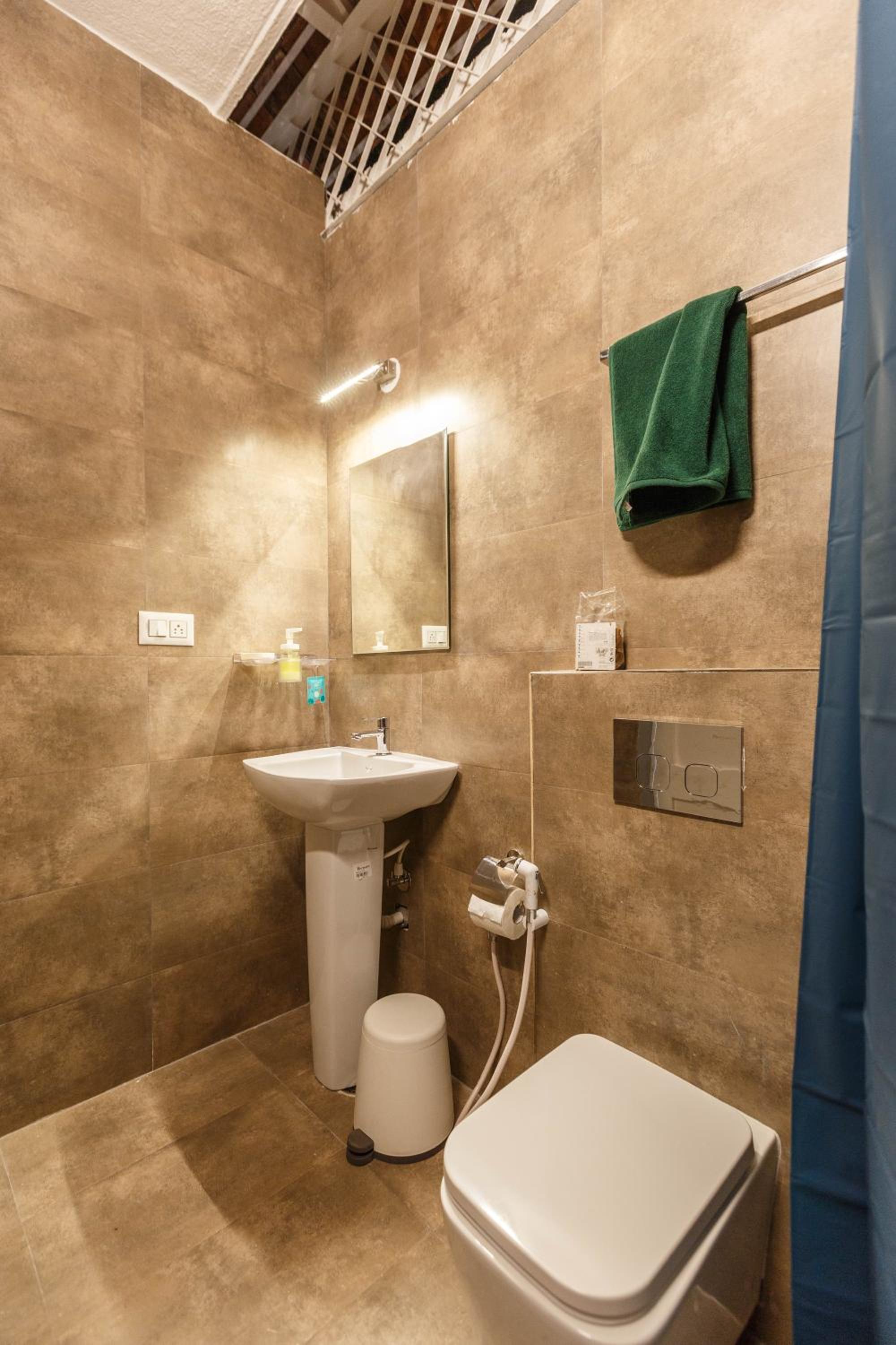 Deluxe Double Room with Shower - Photo 2