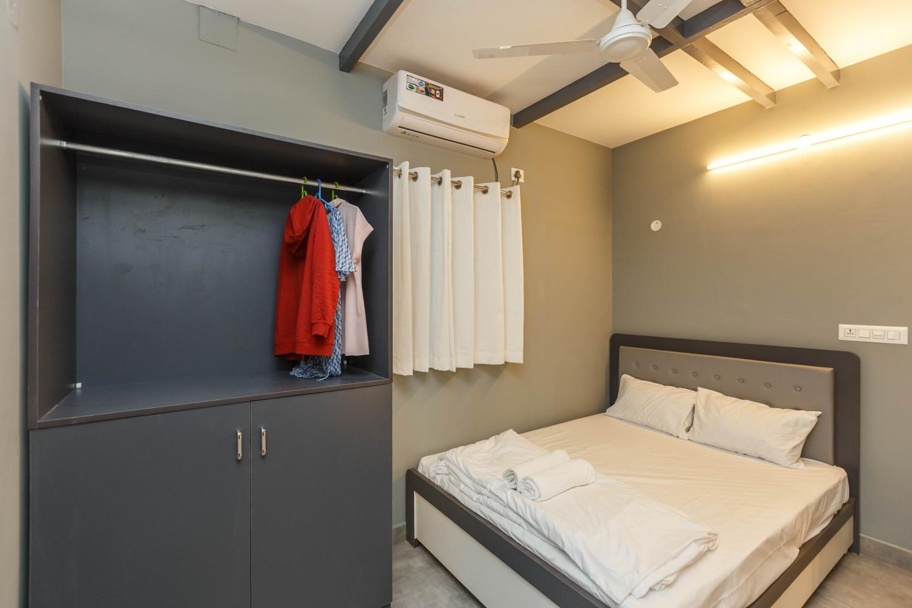 Deluxe Double Room with Shower - Photo 4