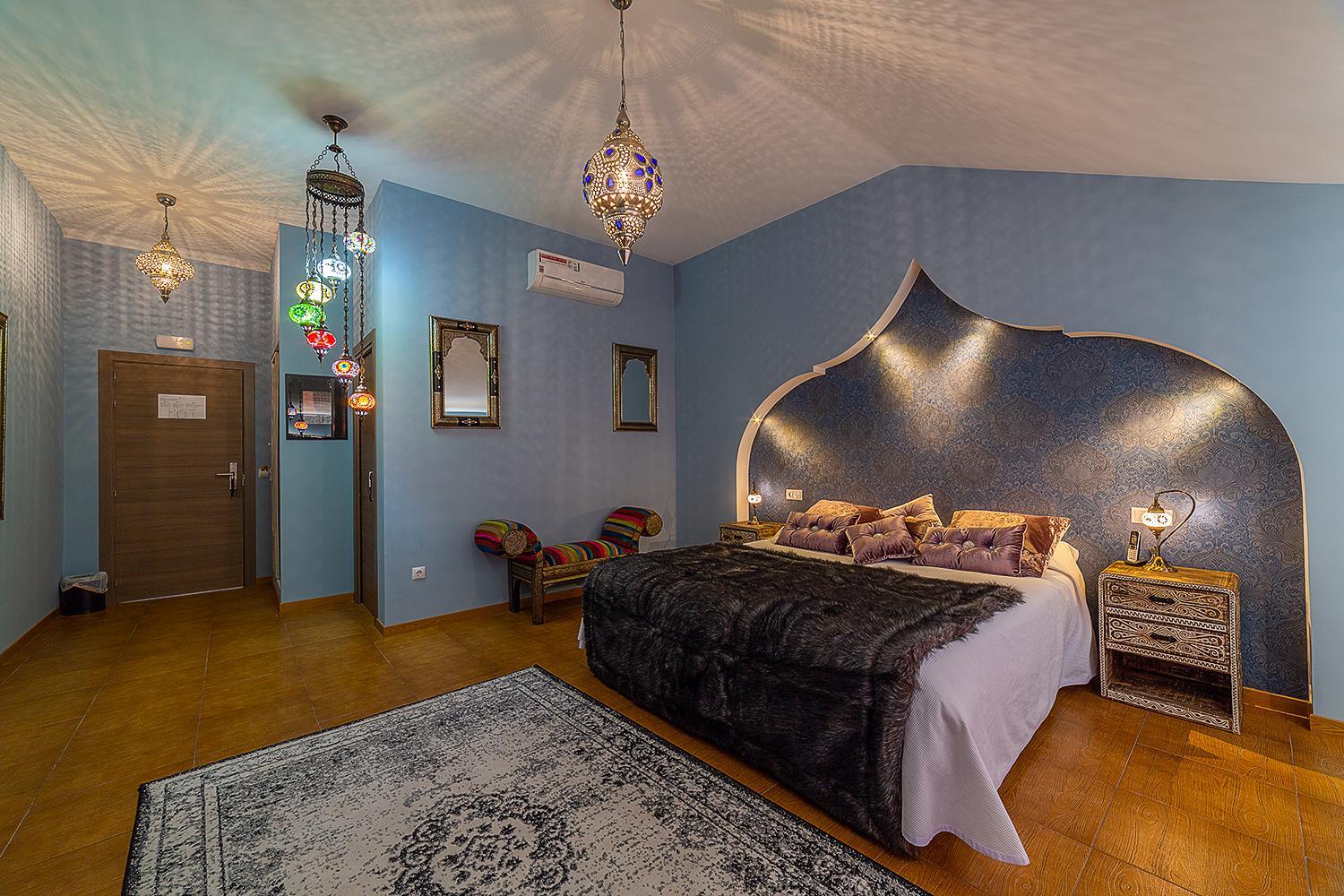 Deluxe Double Room (2 Adults + 1 Child) photo 2
