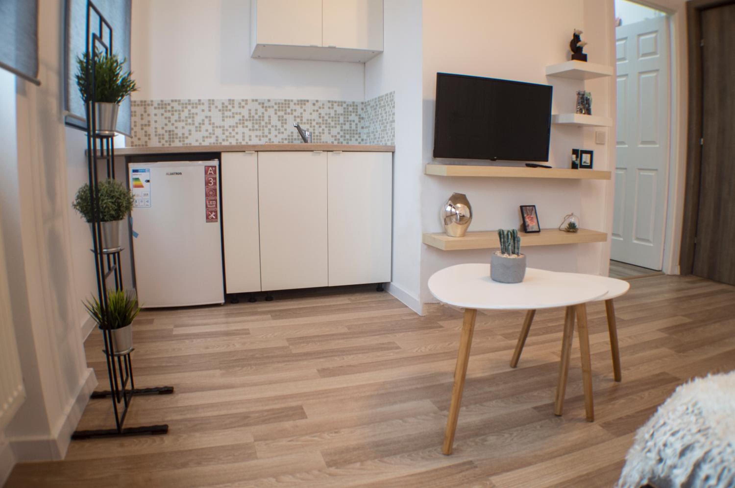 One-Bedroom Apartment - Photo 12