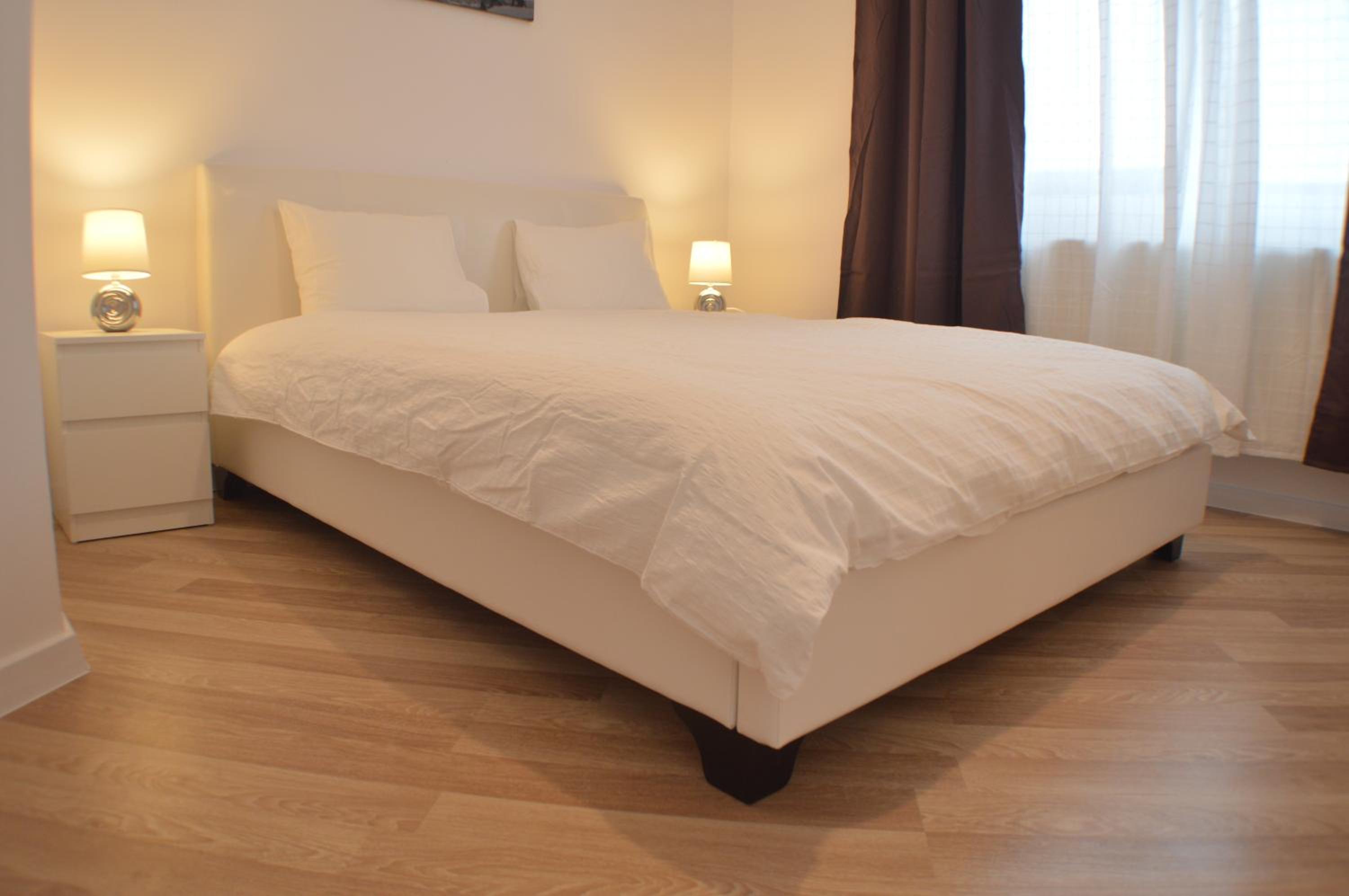 One-Bedroom Apartment - Photo 2