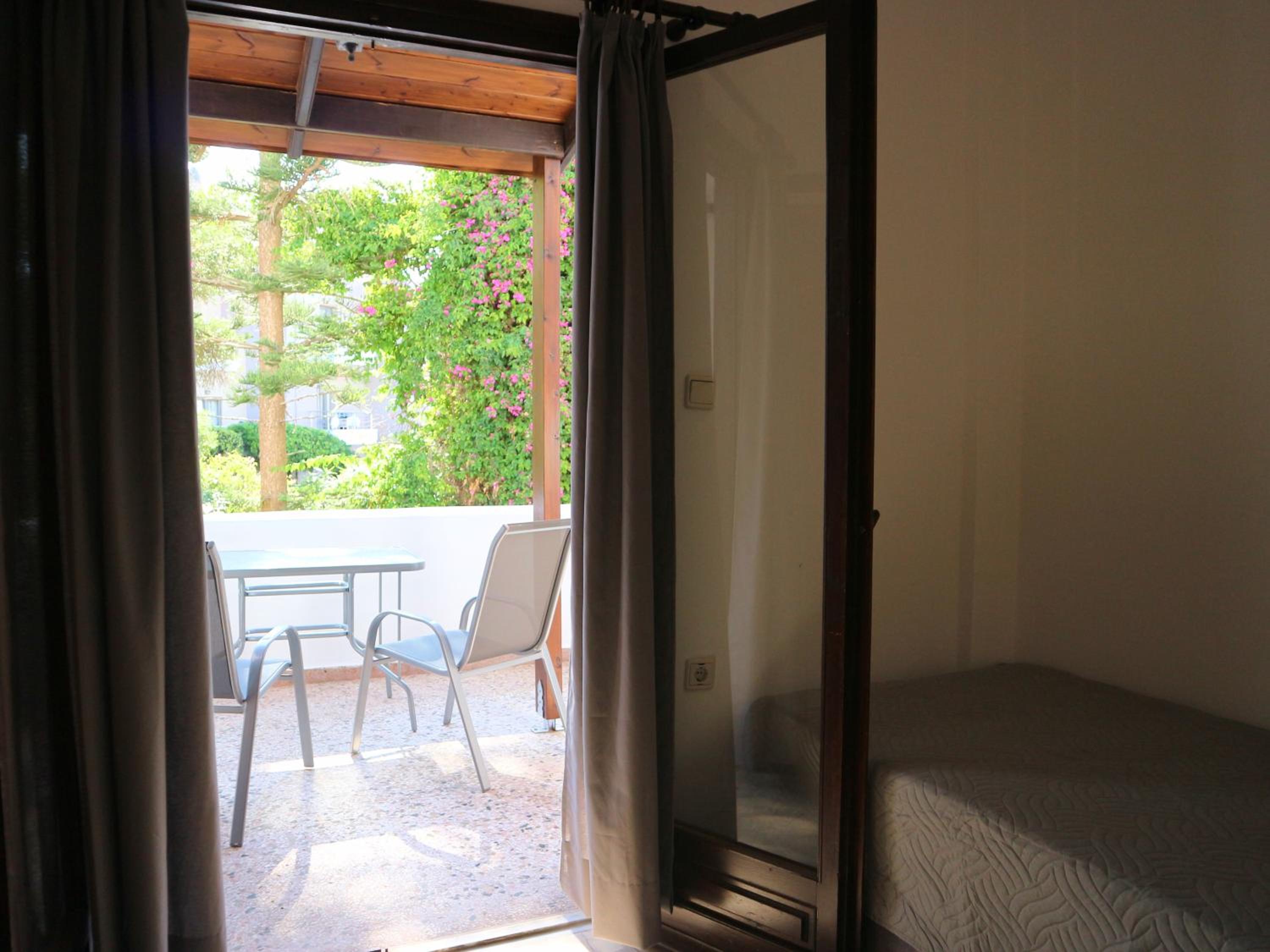 Apartment with Balcony - Photo 8