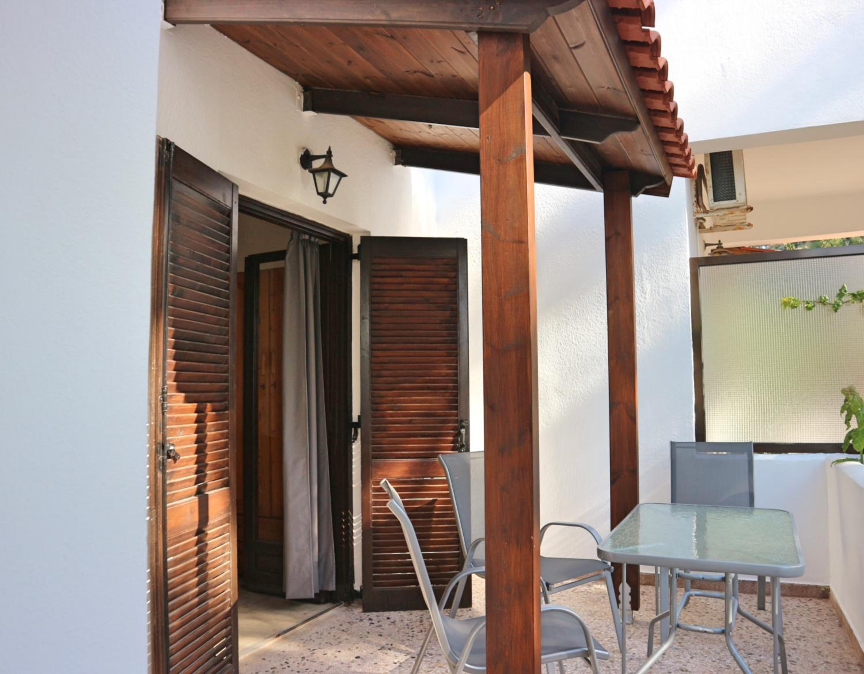 Apartment with Balcony - Photo 16