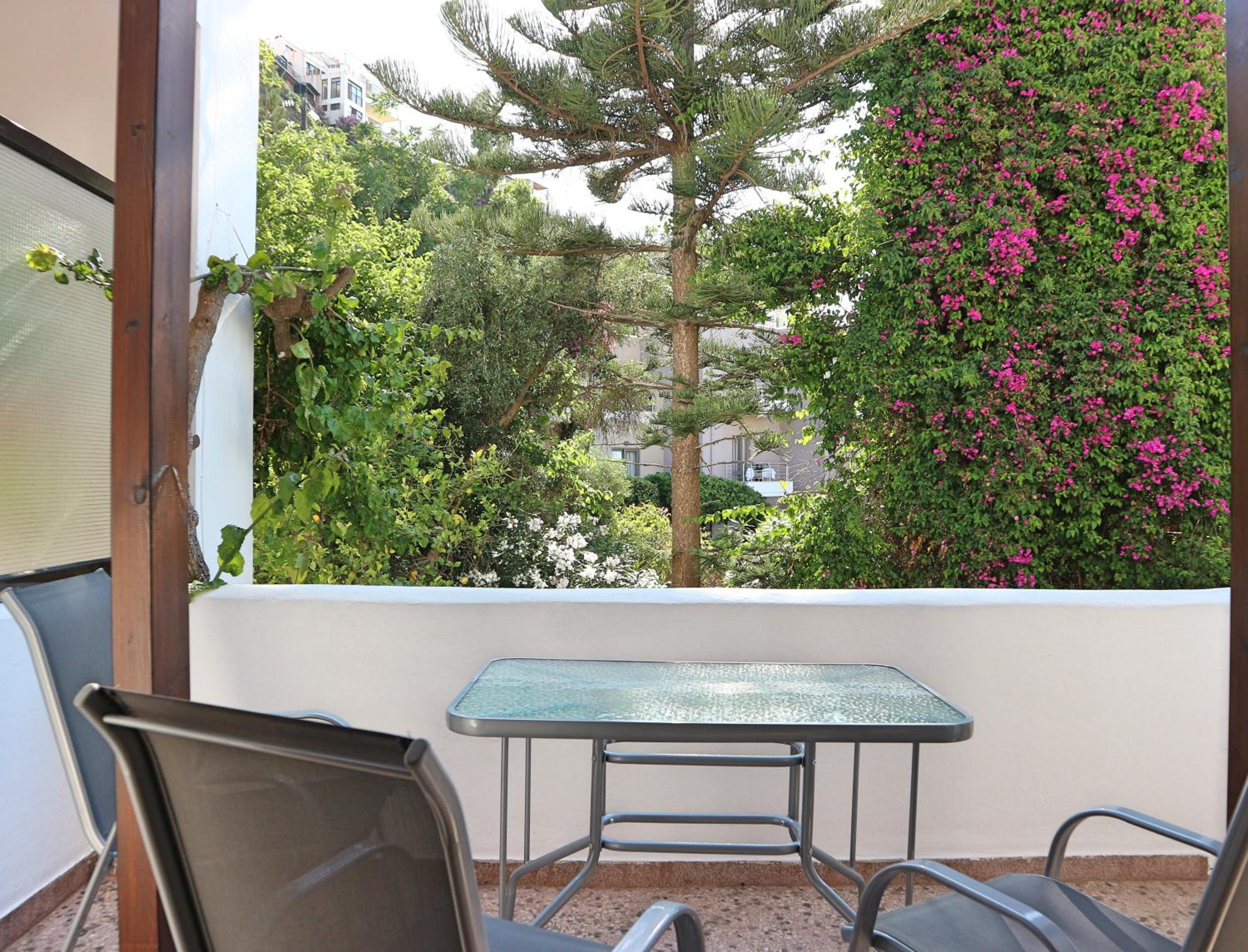 Apartment with Balcony - Photo 9