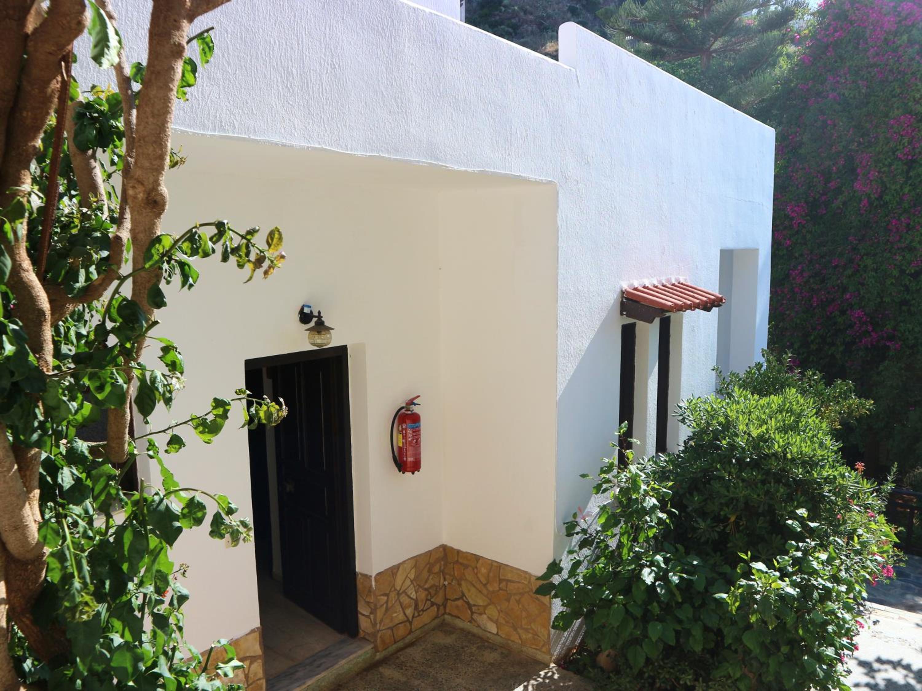 Apartment with Balcony - Photo 5
