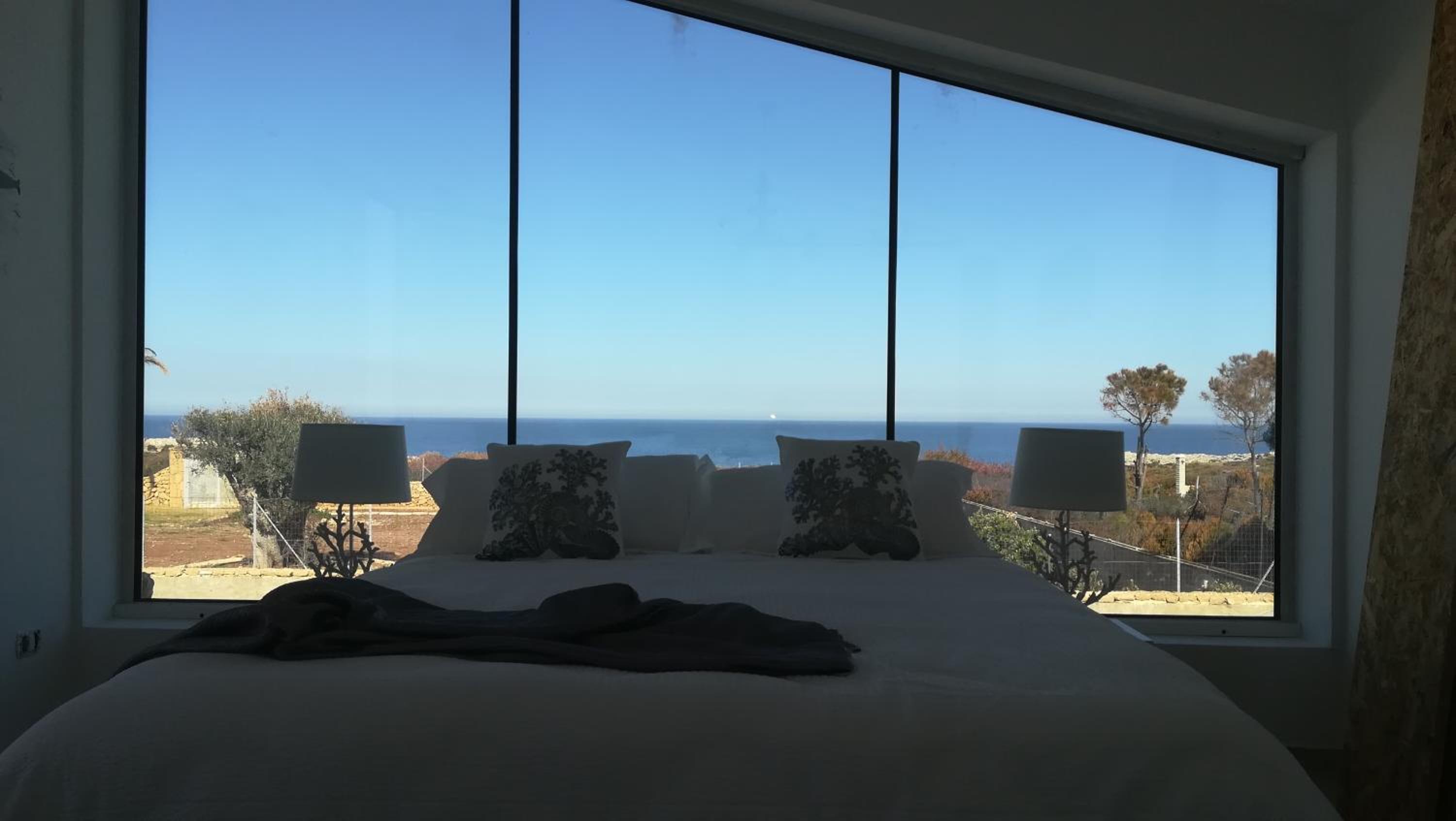 Queen Room with Sea View - Photo 11