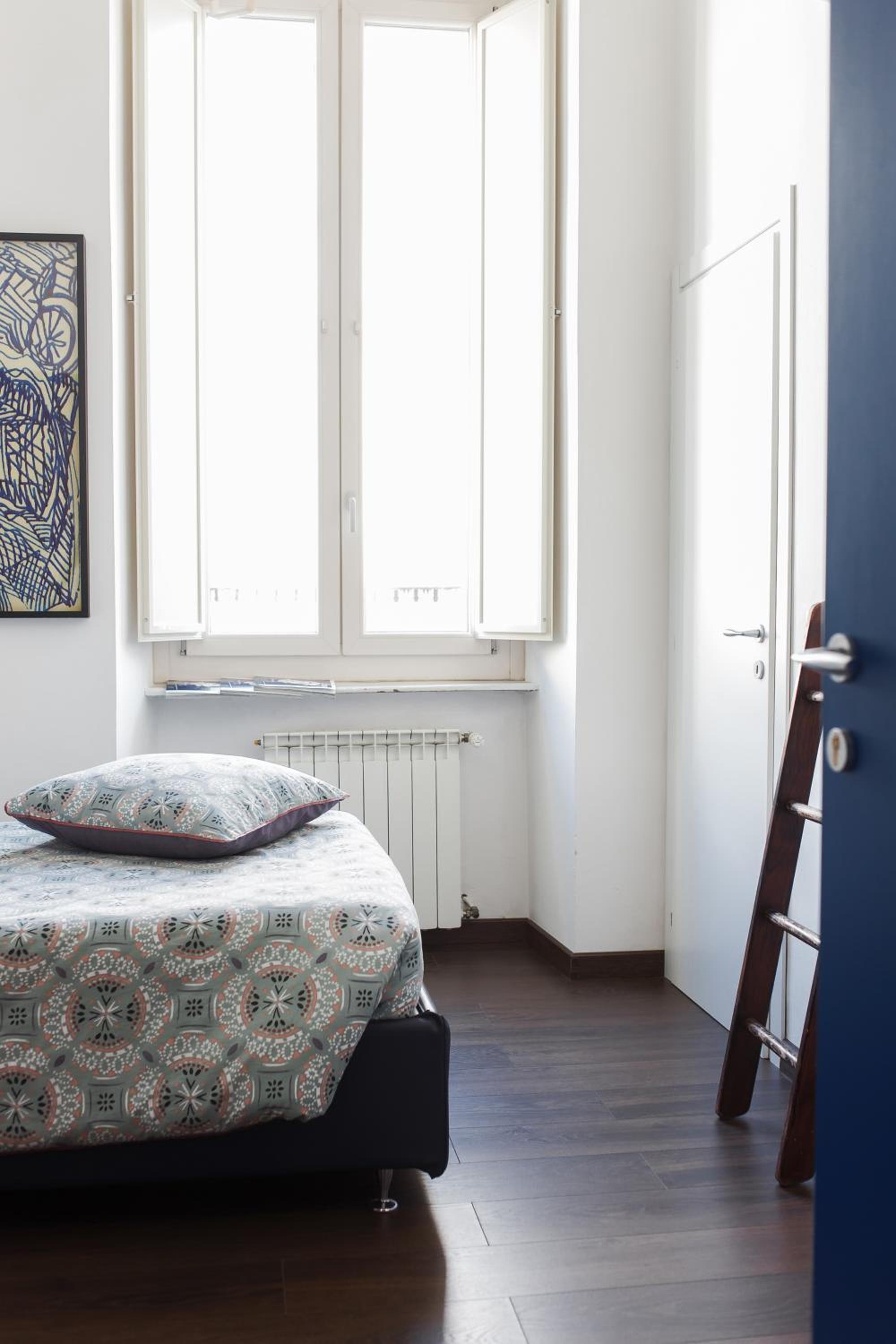 Small Single Room photo 2