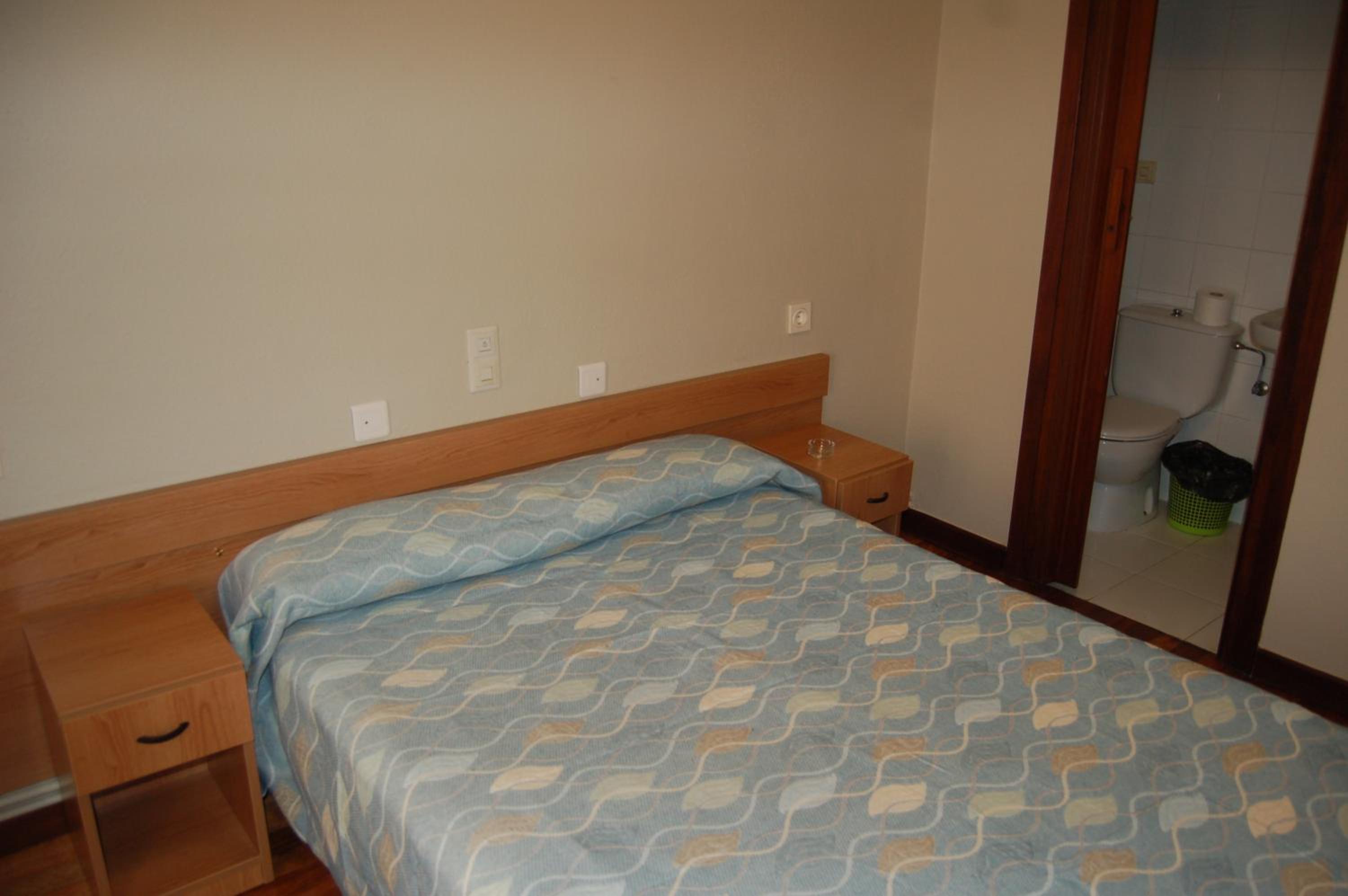 Double or Twin Room - Photo 4