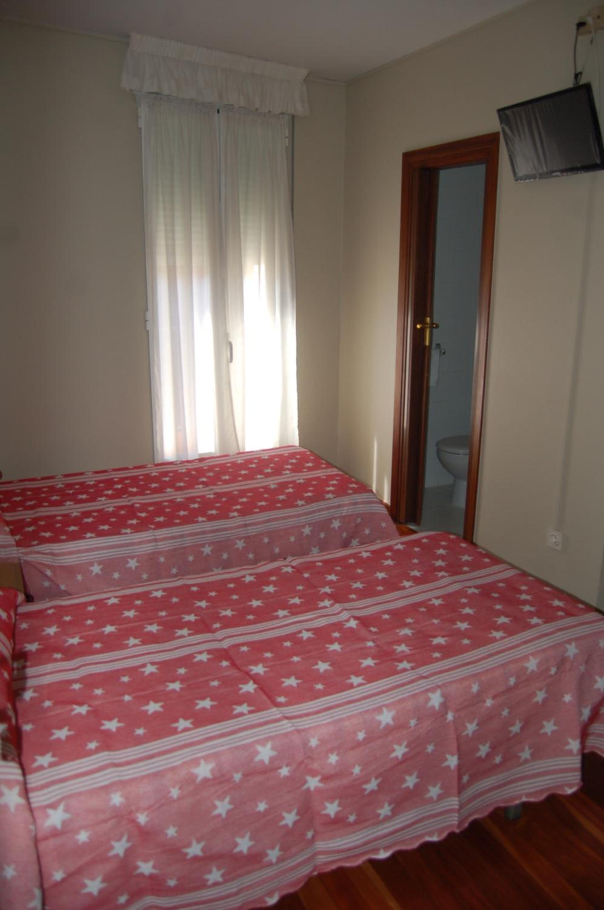 Double or Twin Room - Photo 5