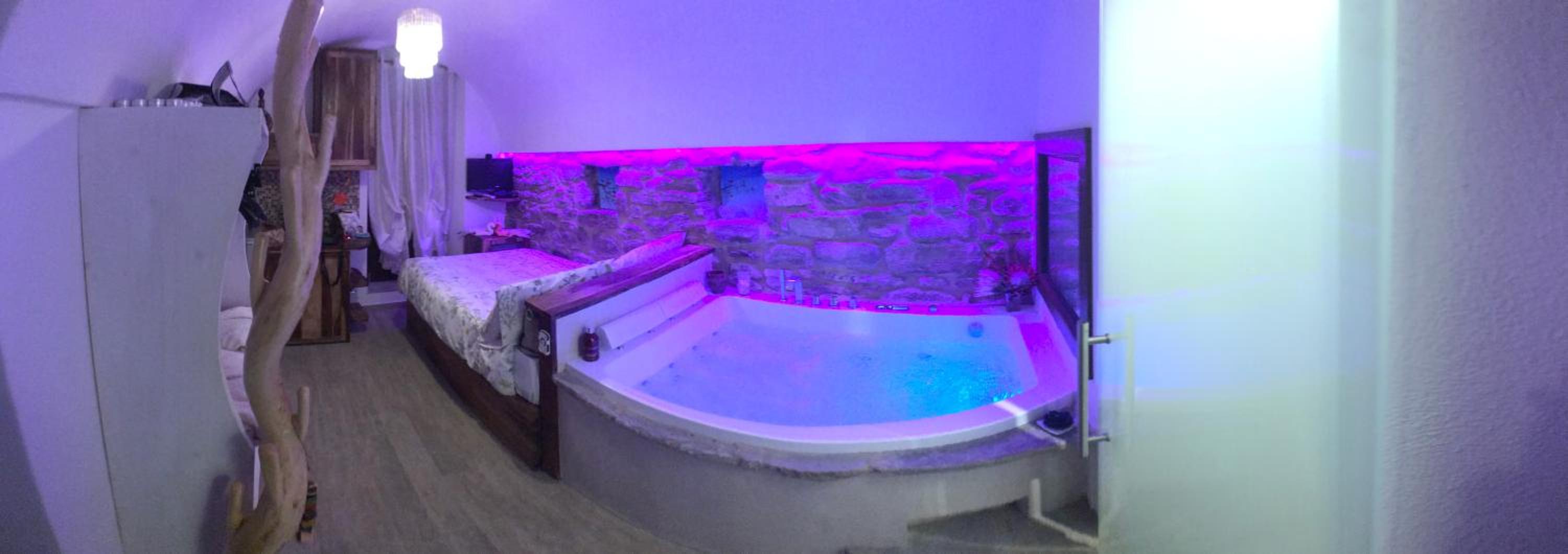 Studio with Spa Bath