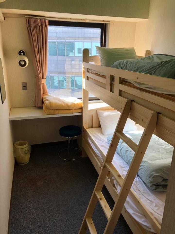 Twin Room with Shared Bathroom photo 3